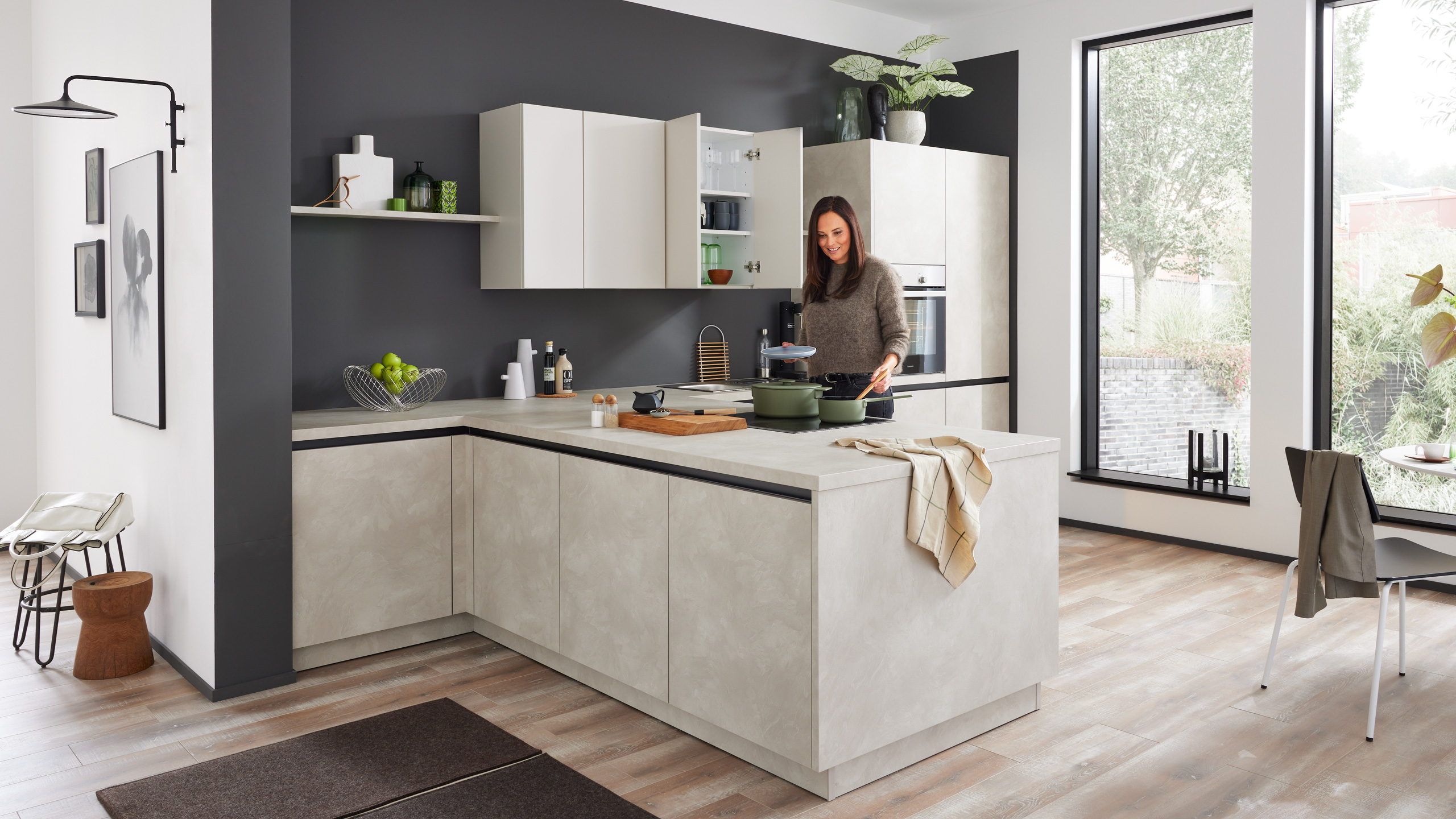 Grifflose Trendküche "Ella" in T-Form von Wert Küche