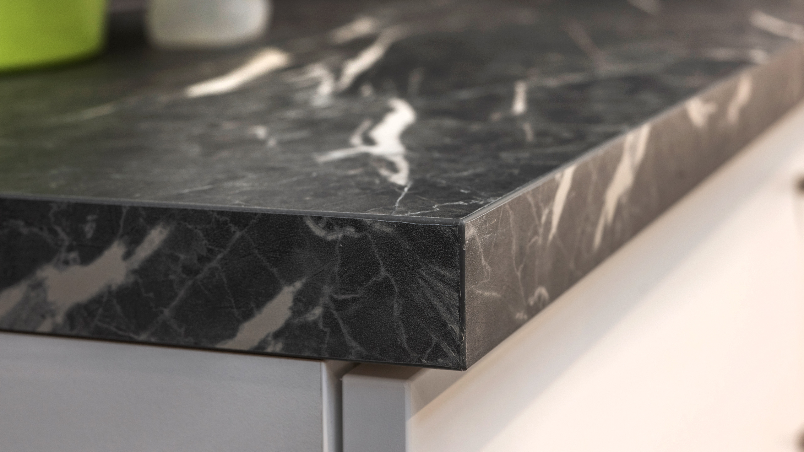 Moderner, geräumiger Hauswirtschaftsraum "Laser" von Nobilia 