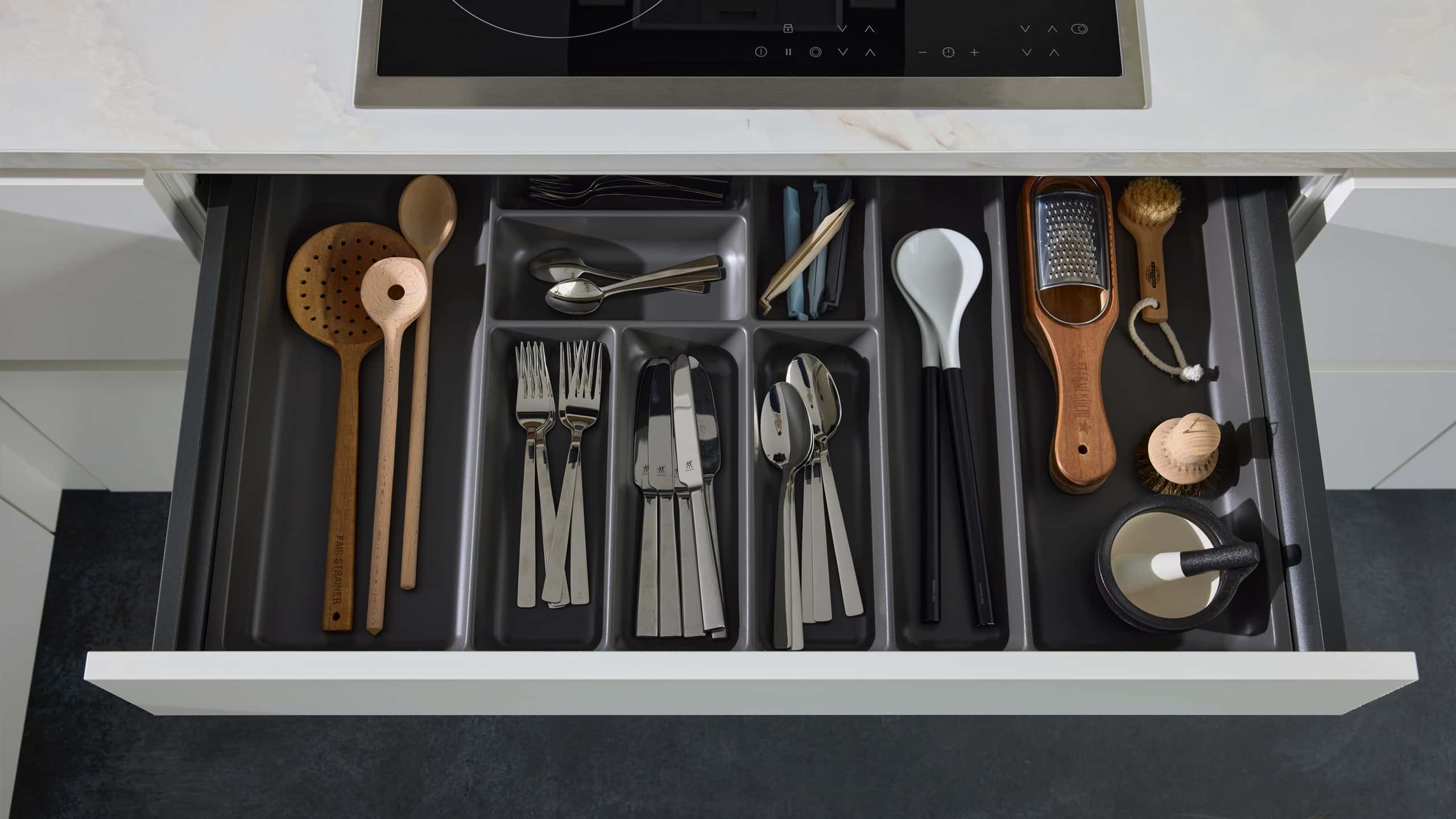 moderne, grifflose L-Küche "Serie 3089" von Interliving