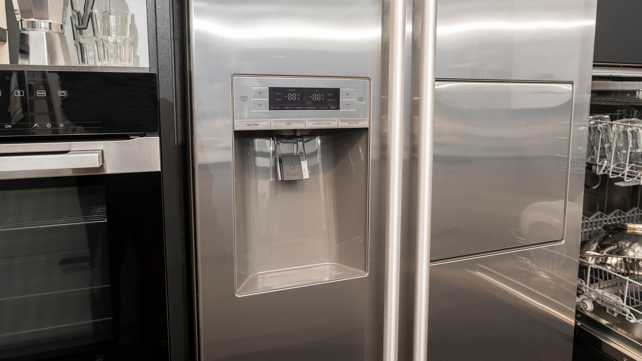 Stilvolle Inselküche "Fino Matt" von Wert Küche