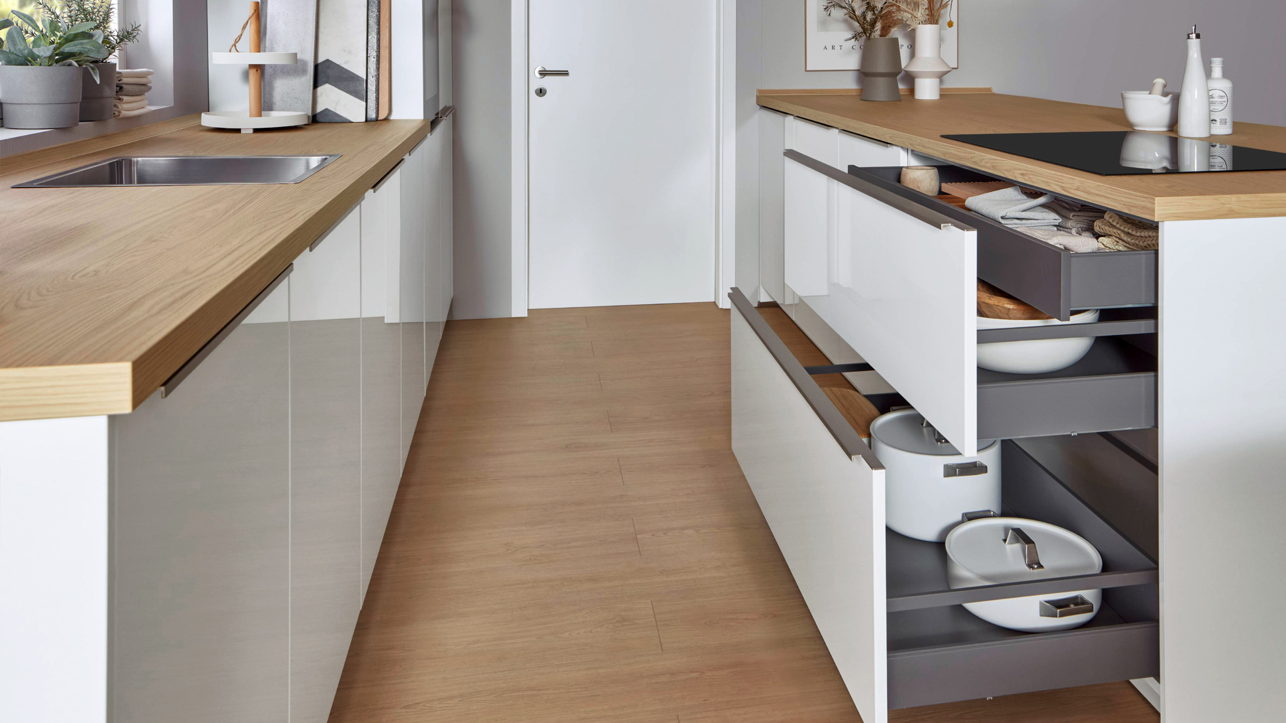 Grifflose Familienküche "Novalux" von Nobilia