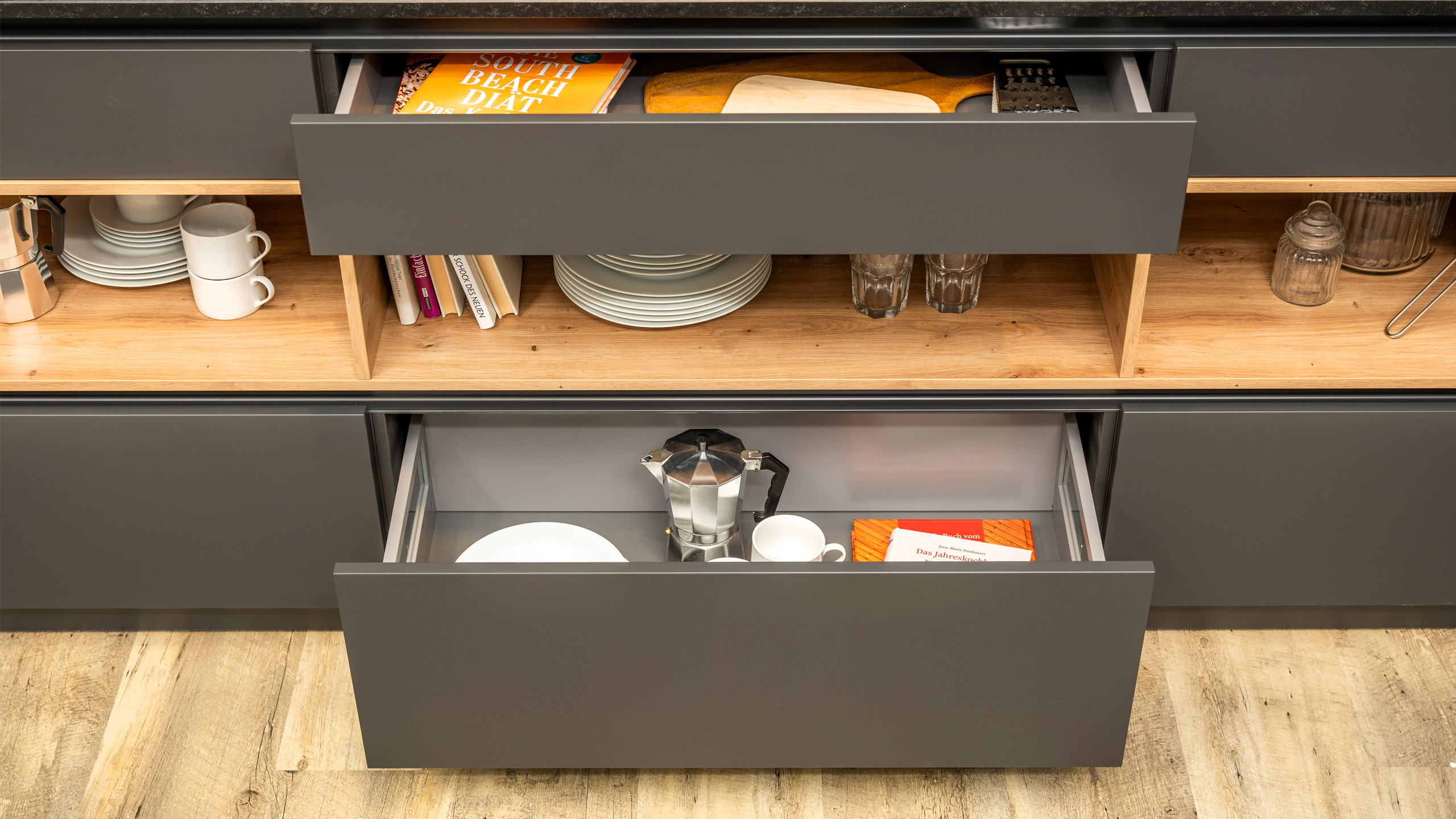 Moderne, stilvolle Inselküche Modell "Fino" von Wert Küche