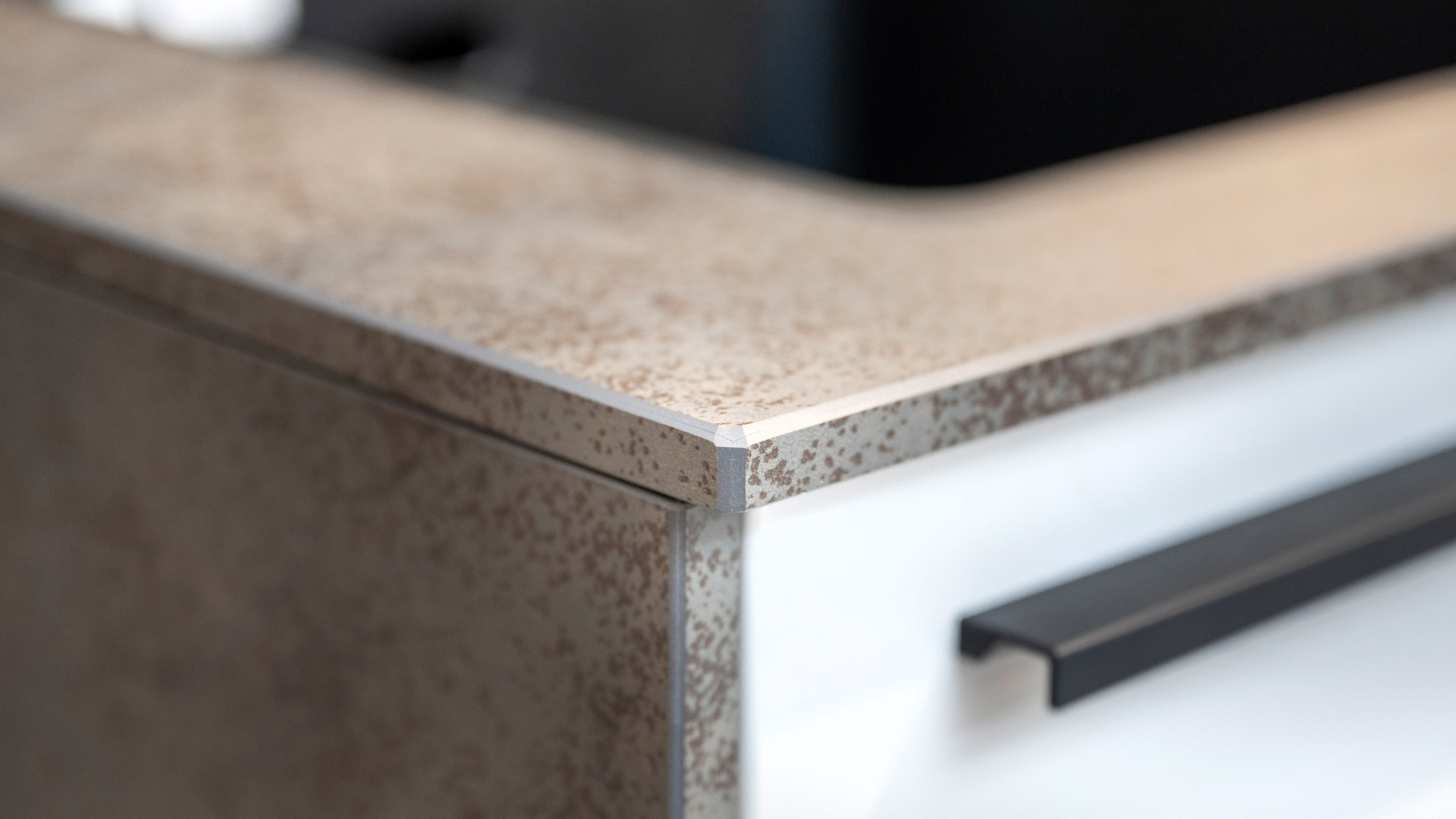 Großräumige, edle T-Küche "Siena" von Wert Küche