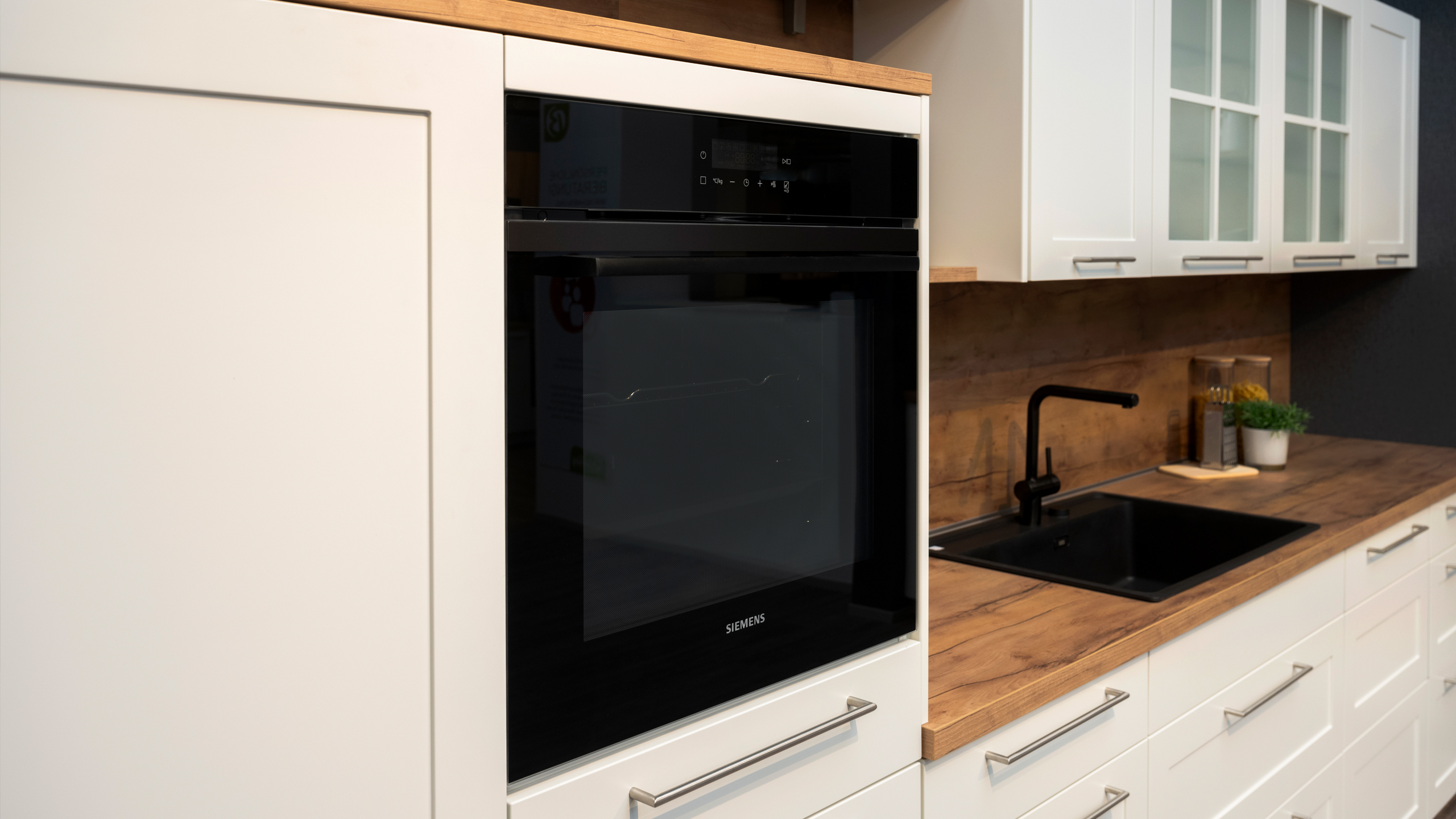 Moderne, geräumige Landhausküche Modell Nordic von Nobilia