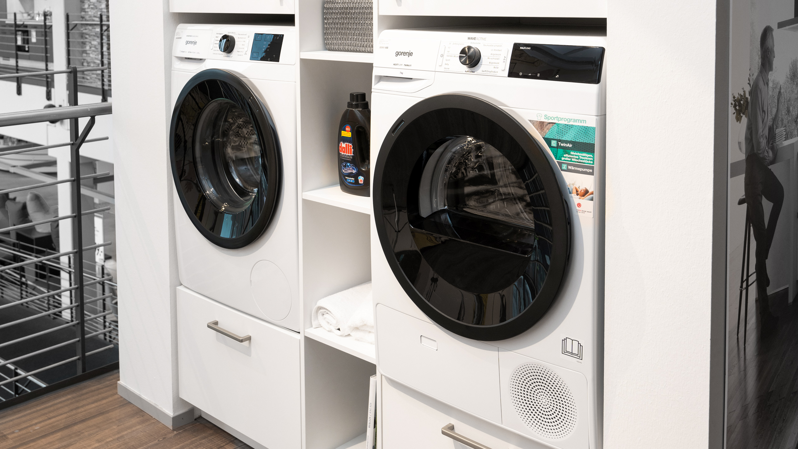 Moderner, geräumiger Hauswirtschaftsraum "Laser" von Nobilia 