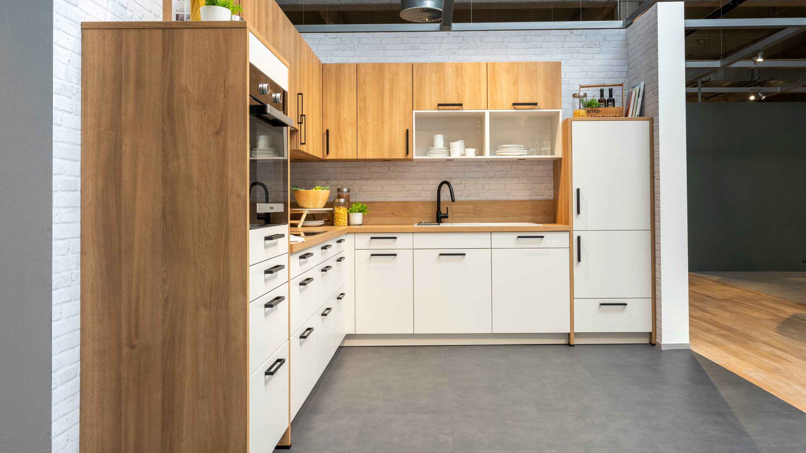 Moderne, übersichtliche L-Küche Modell  Base von Wert Küche