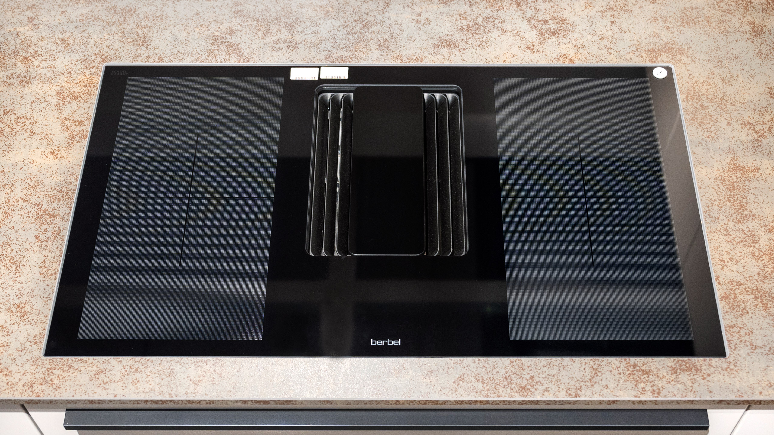 Großräumige, edle T-Küche "Siena" von Wert Küche