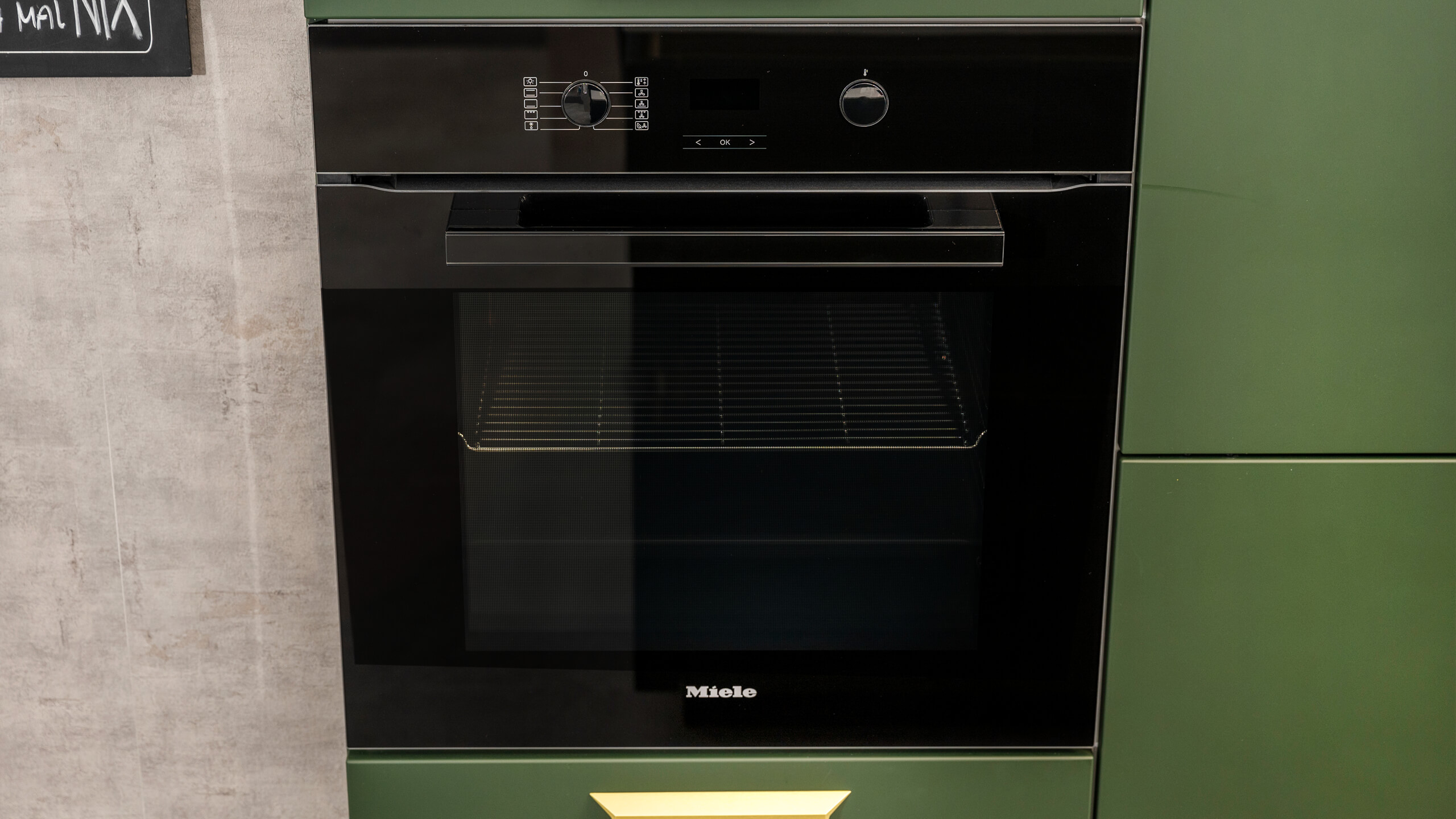 Grifflose Eyecatcherküche mit Insel "Siena" von Wert Küche