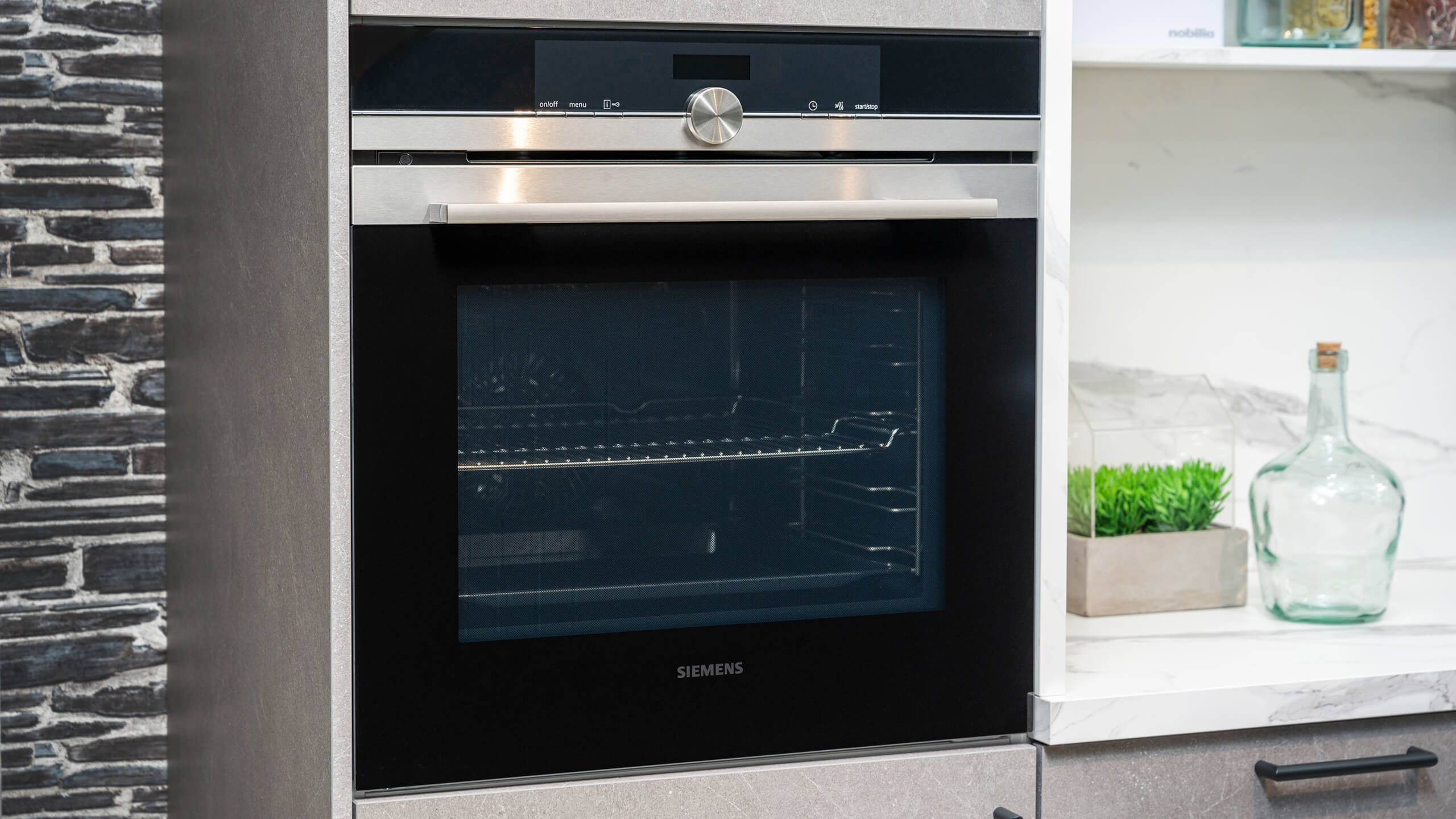 Moderne, helle Inselküche "Stone Art" von Nobilia 