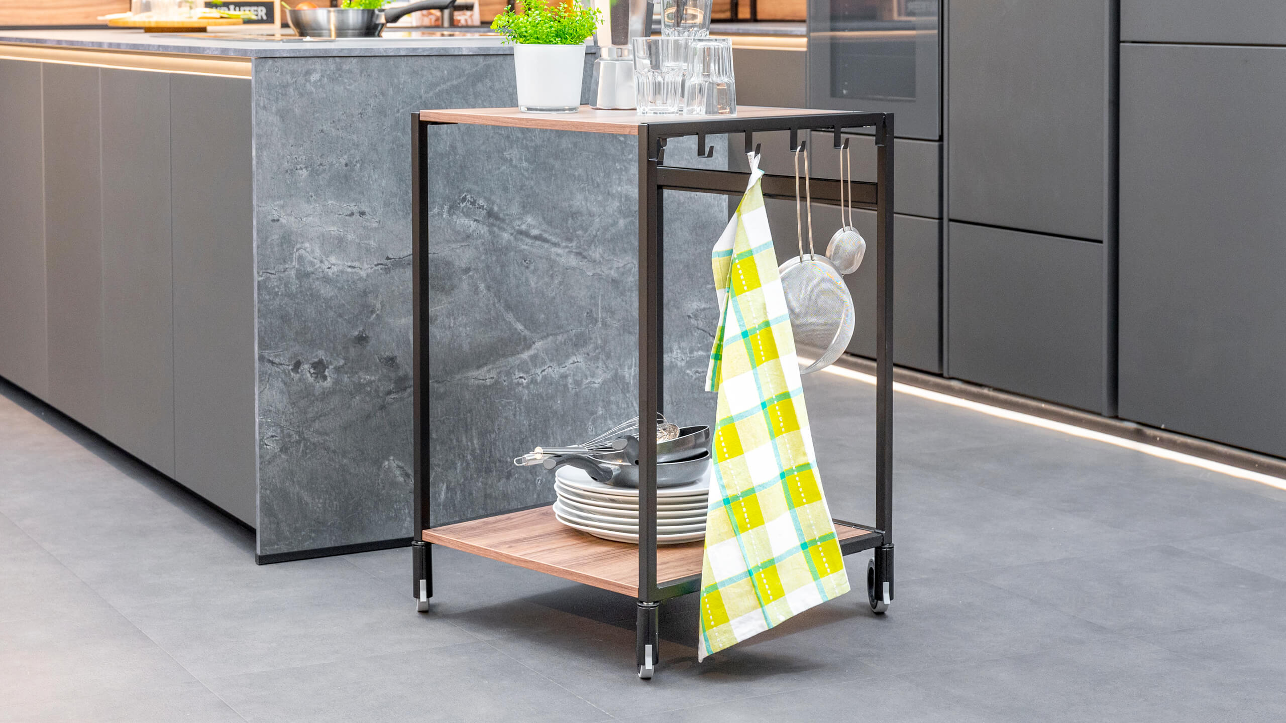 Familienküche "Sina" im Industrielook von Wert Küche