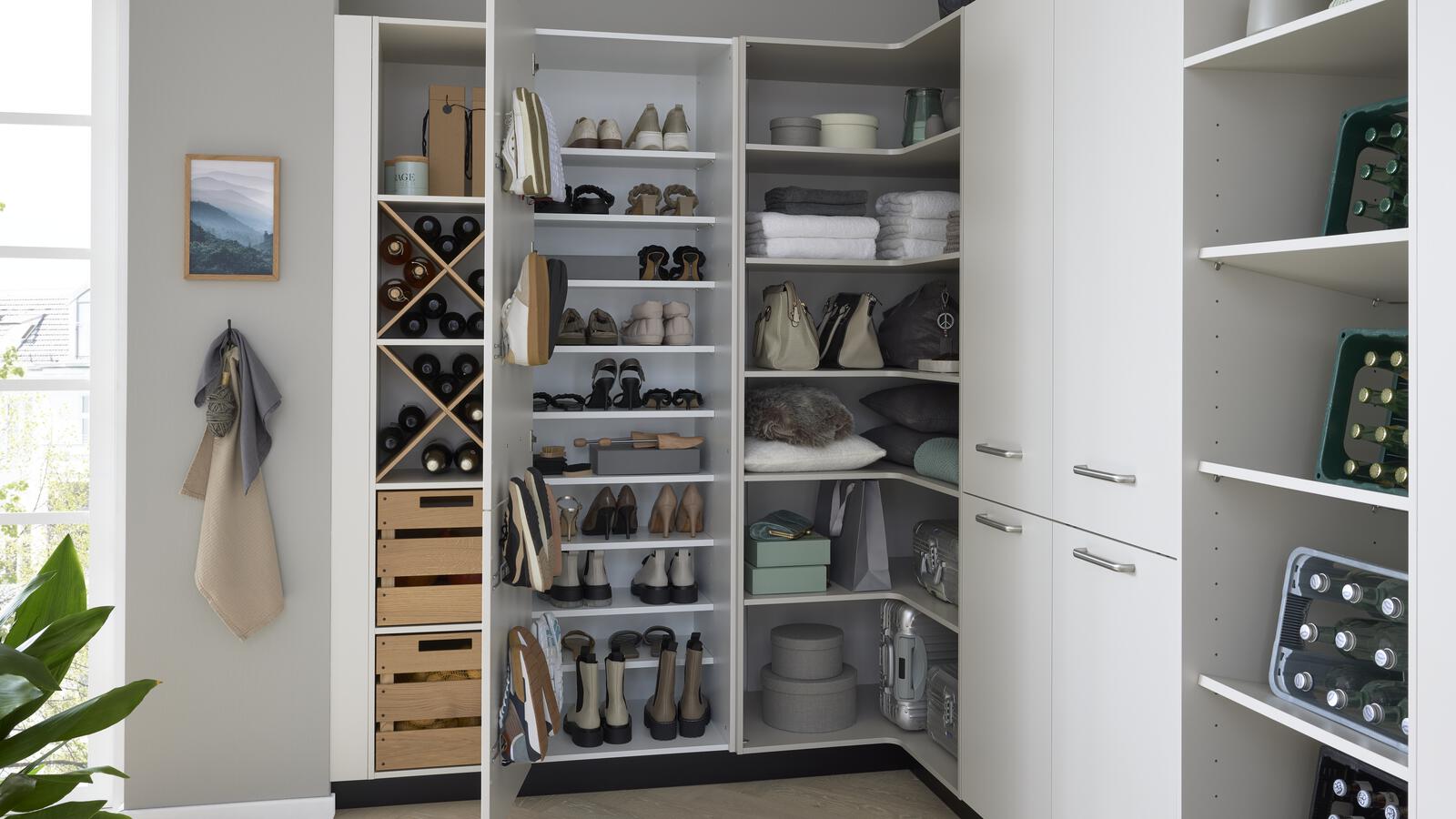 Moderner Hauswirtschaftsraum "Nora" in L-Form von Wert Küche