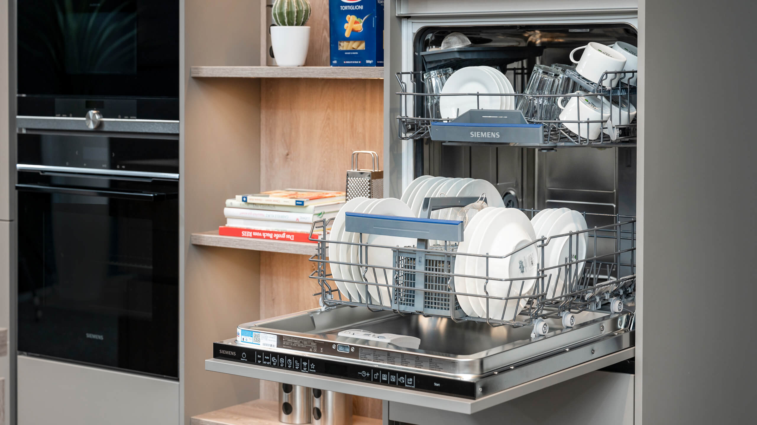 Moderne, grifflose Inselküche "Easytouch" von Nobilia 