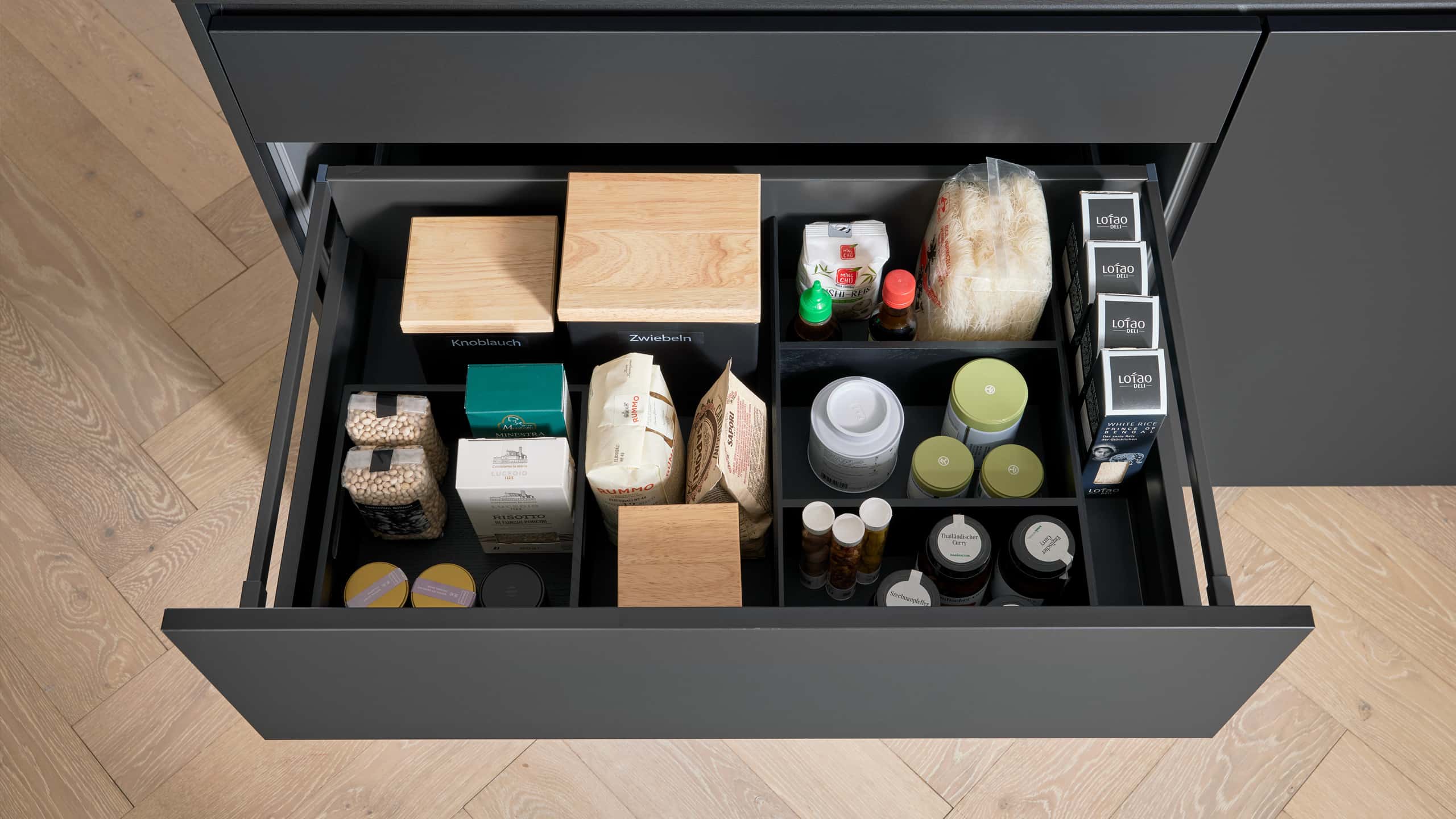 Moderne Inselküche "Serie 3091" von Interliving