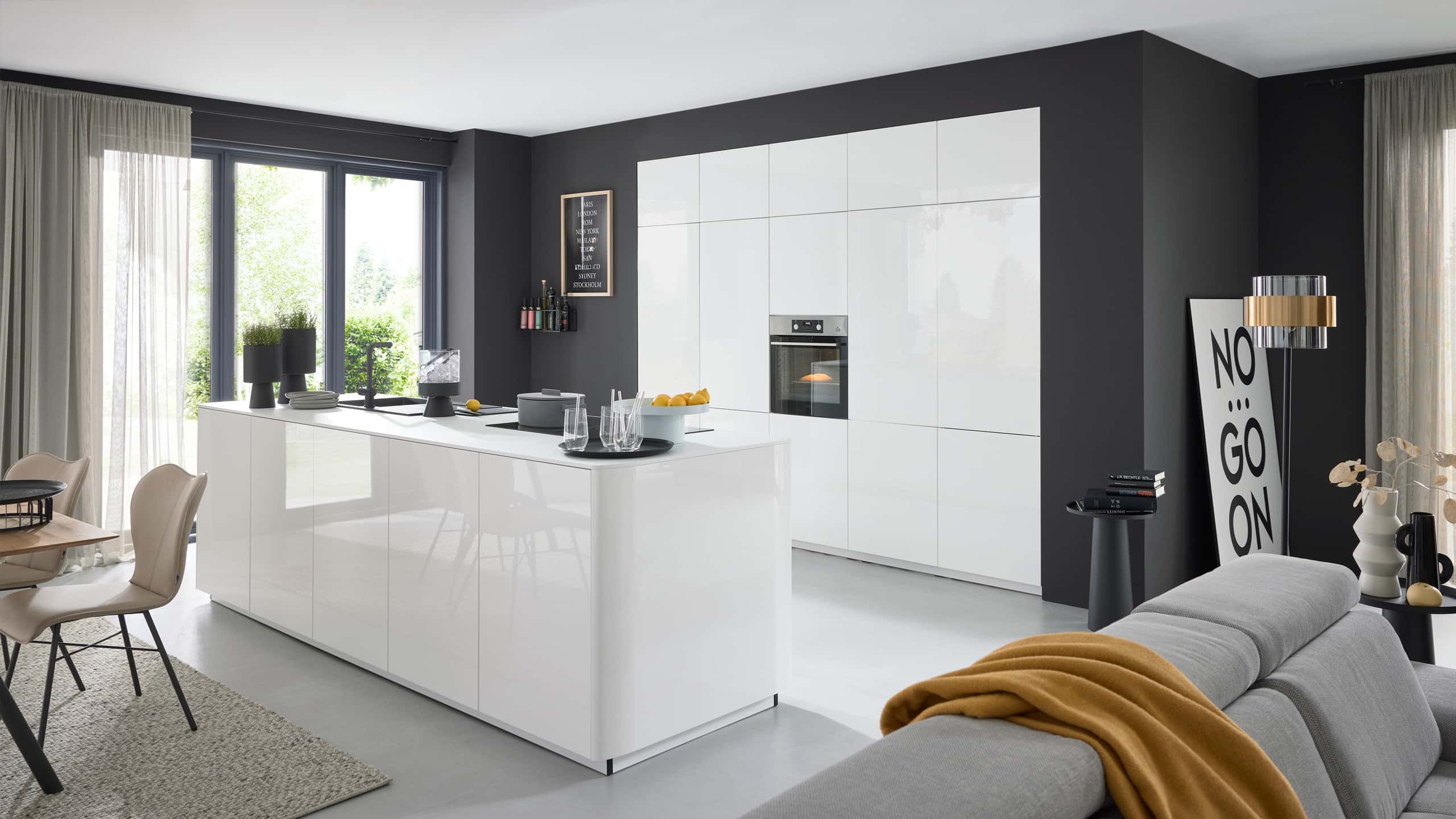 Grifflose Designküche "Serie 3066" von Nobilia