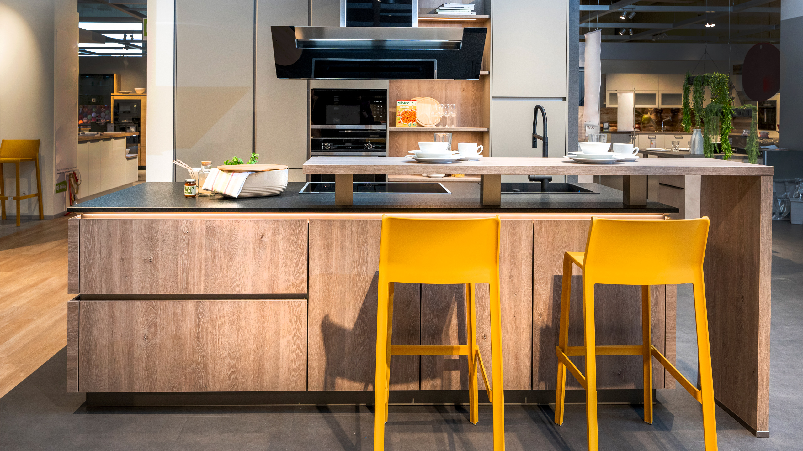 Stylische Inselküche Modell Easytouch von Nobilia 