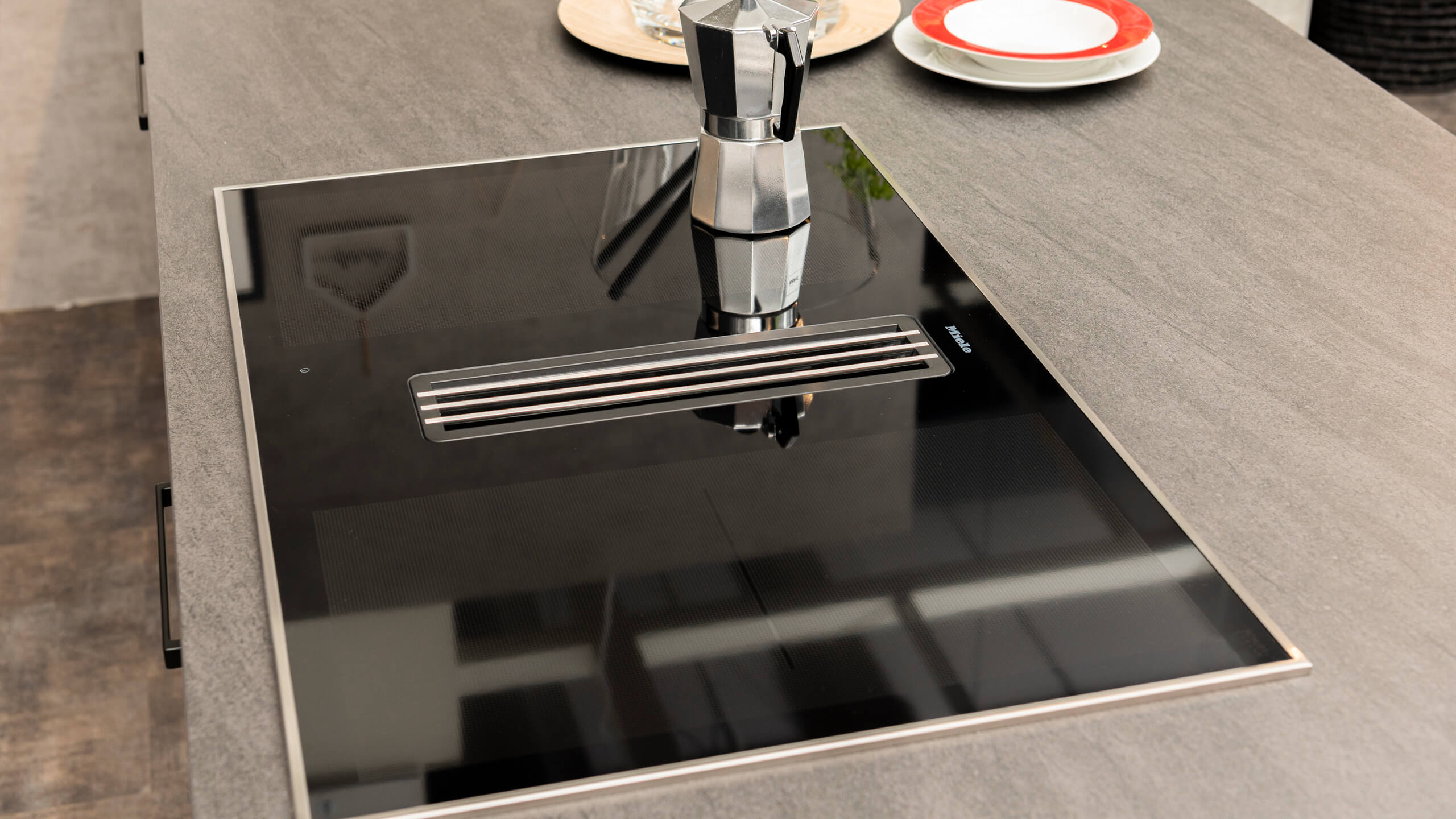 Stilvolle Inselküche "Fino Matt" von Wert Küche