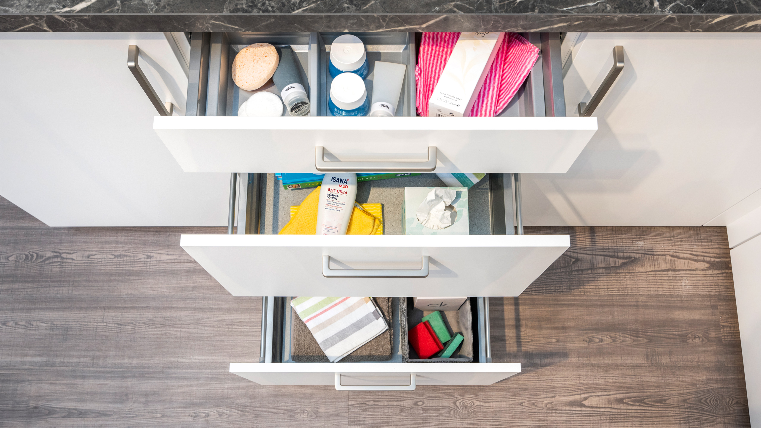 Moderner, geräumiger Hauswirtschaftsraum "Laser" von Nobilia 