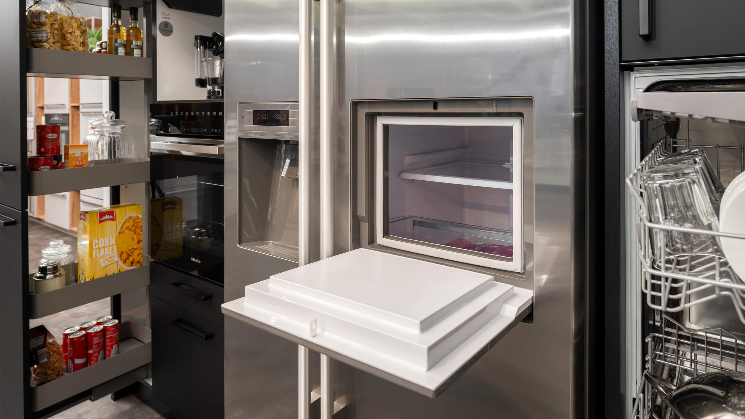 Stilvolle Inselküche "Fino Matt" von Wert Küche