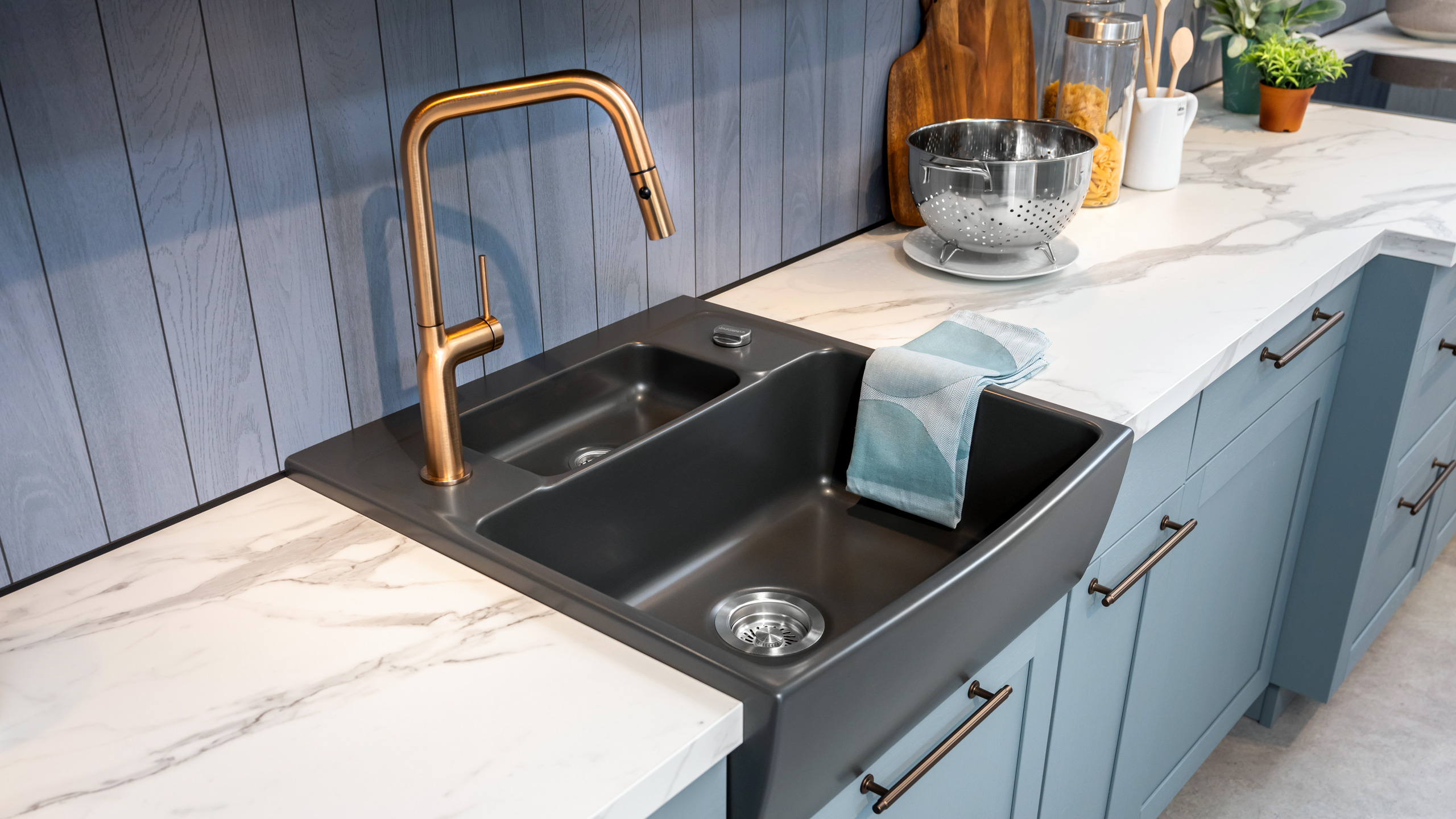 Trendige Landhausküche "Frame" von Culineo