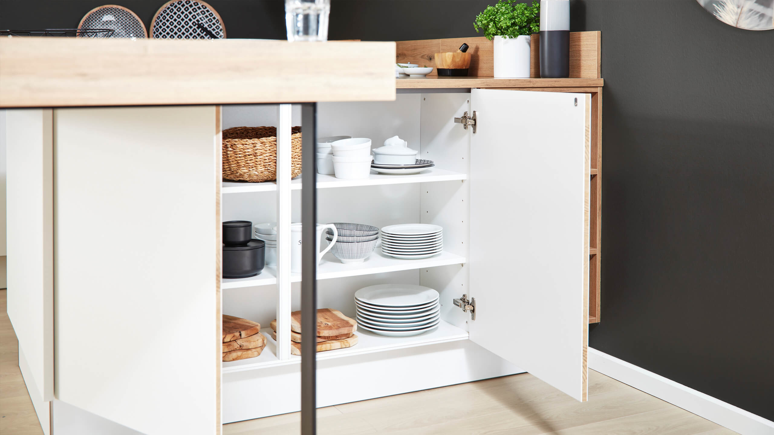 Familienküche "Serie 3043" in U-Form von Interliving