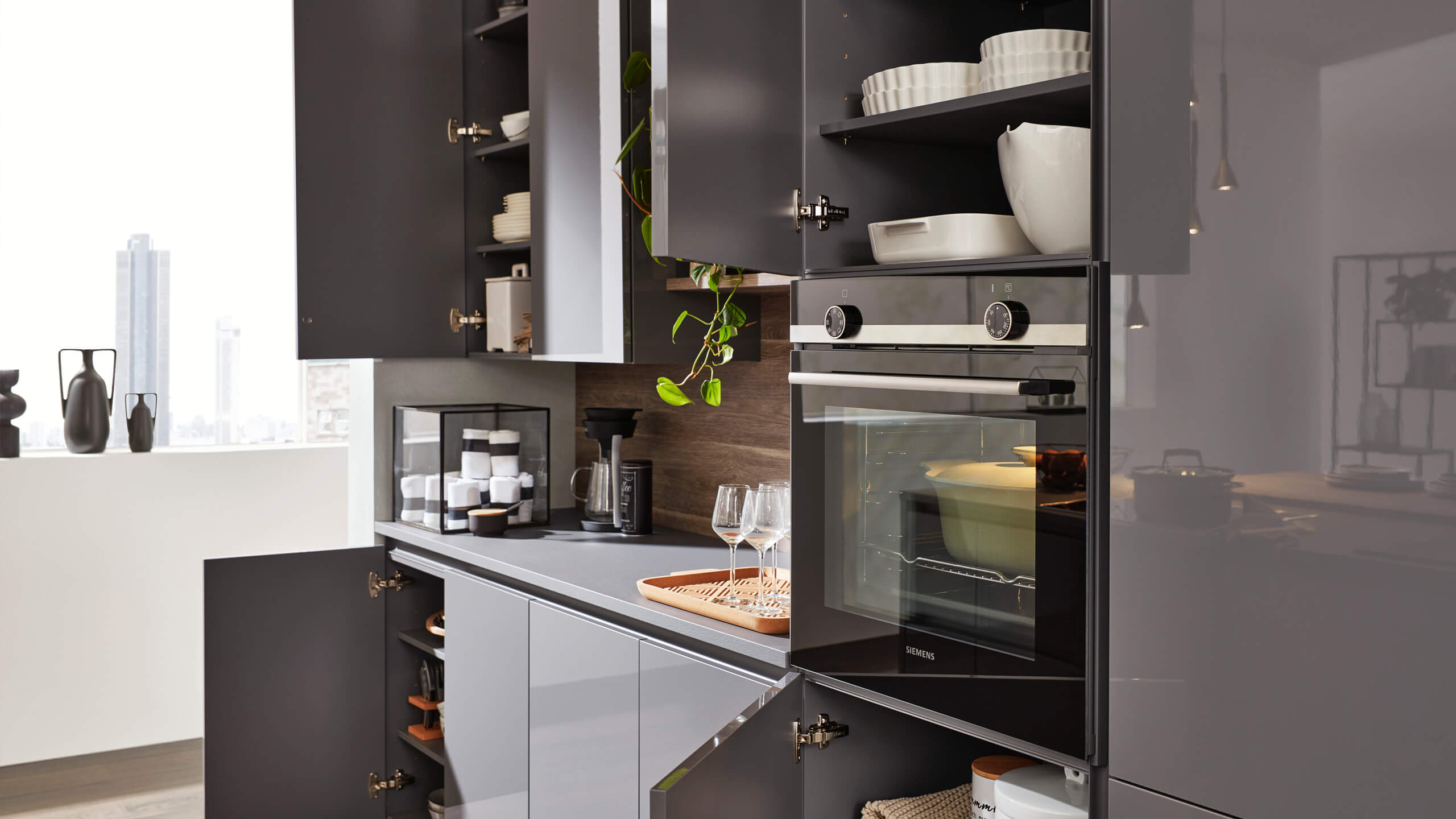 Grifflose Designküche "Serie 3042" mit Insel von Interliving