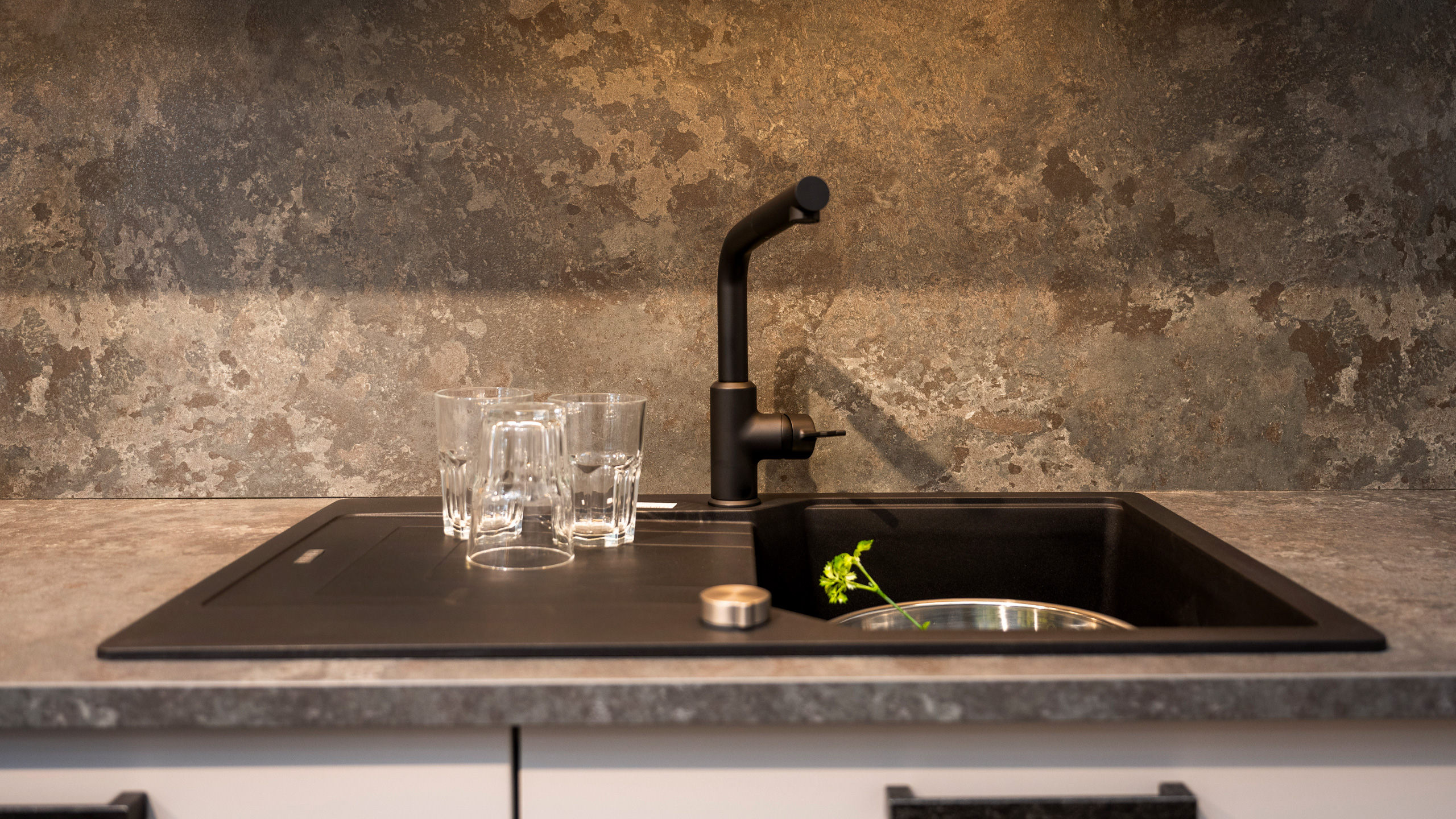 Stauraumreiche Küche "Clean" von Express