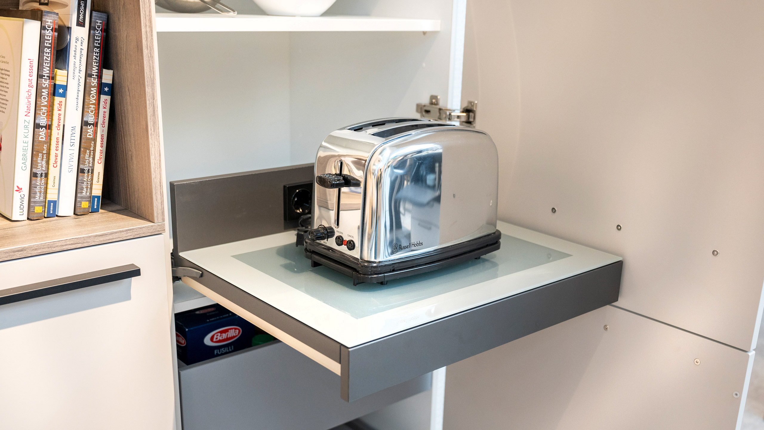 Großräumige, edle T-Küche "Siena" von Wert Küche