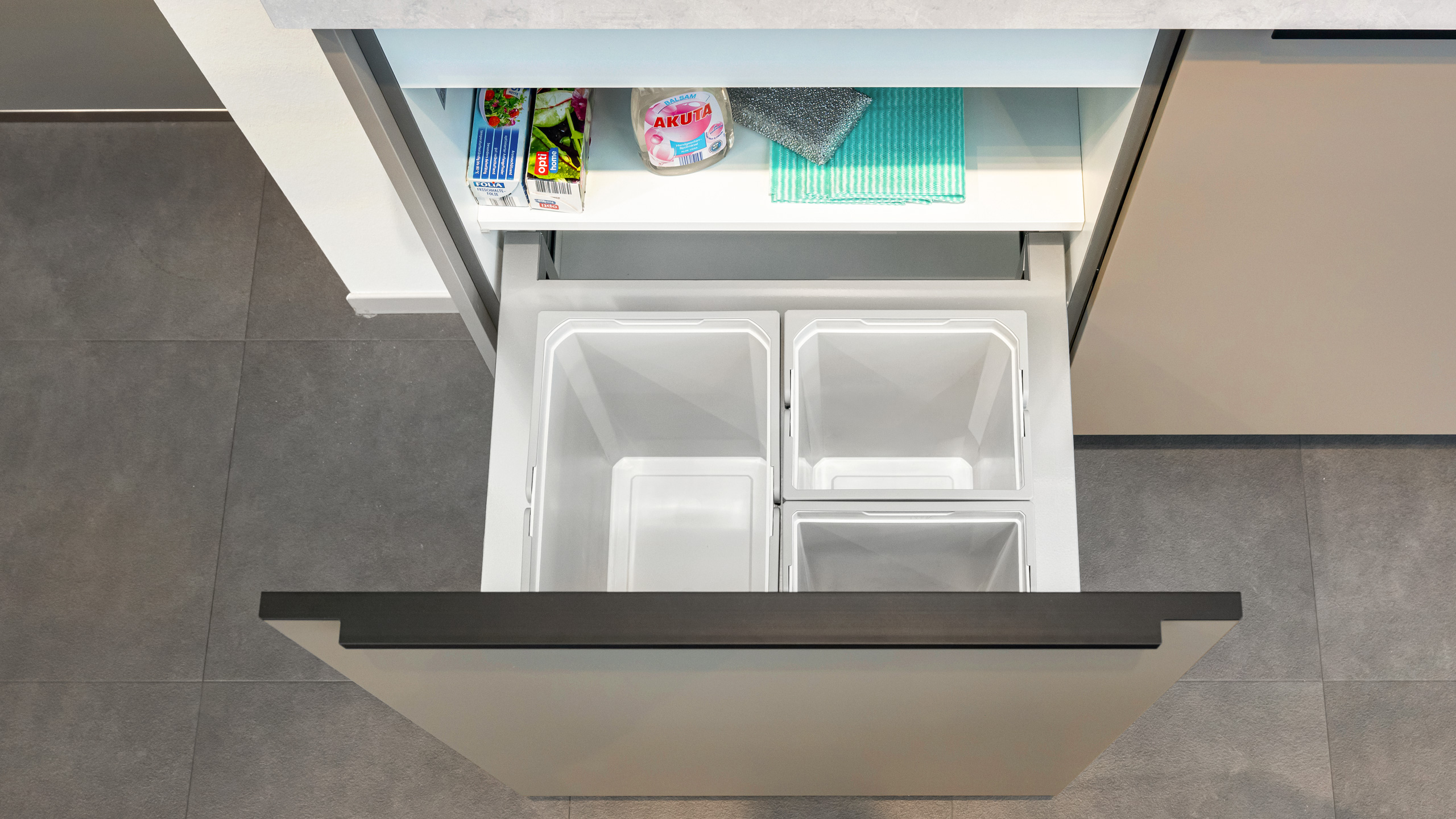 Stylische Singleküche mit Insel Modell Clean von Express