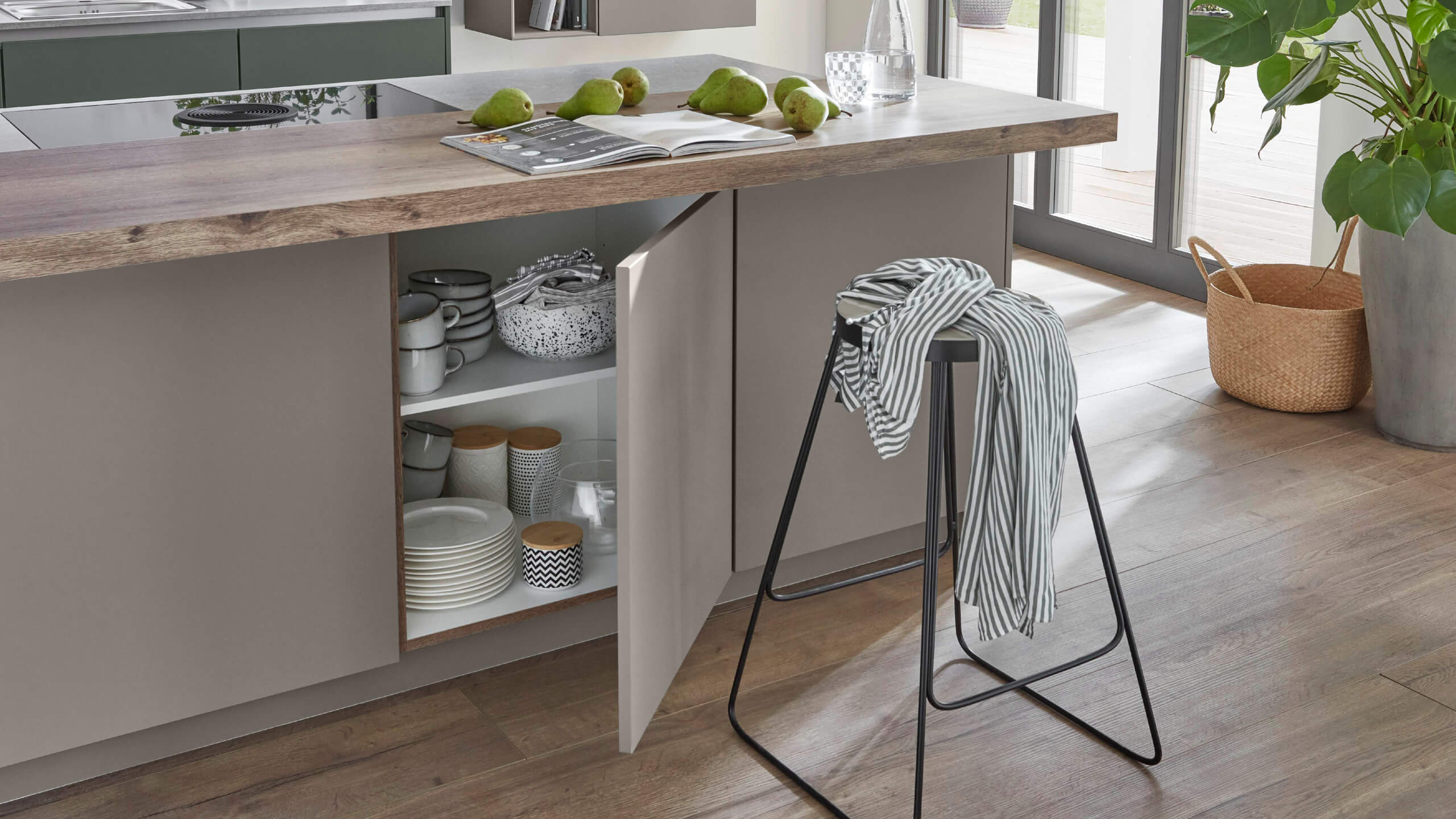 Grifflose Designküche "Easytouch" mit Insel von Nobilia