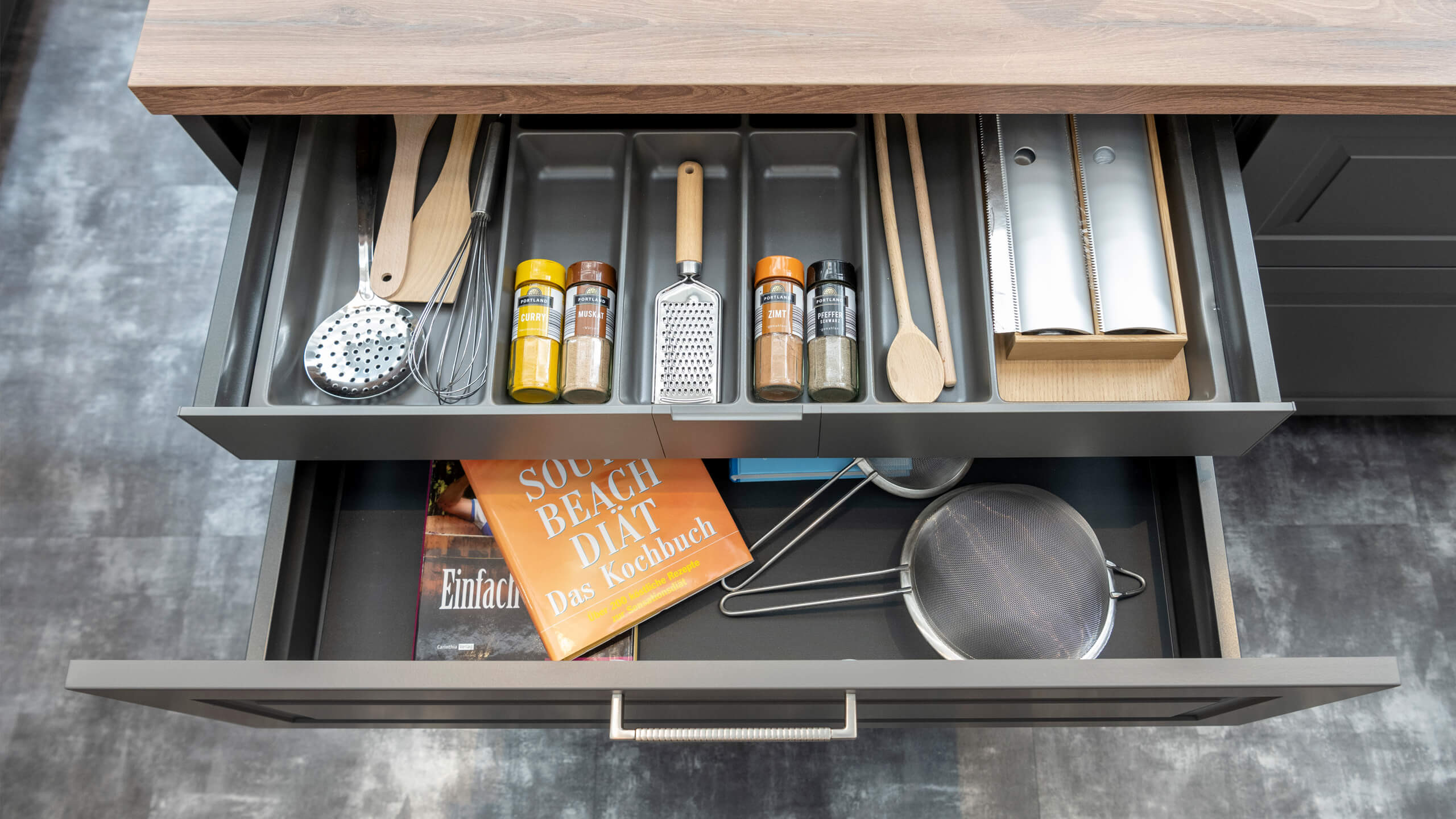 Rustikale Landhausküche mit Insel "lL 3390" von Interliving