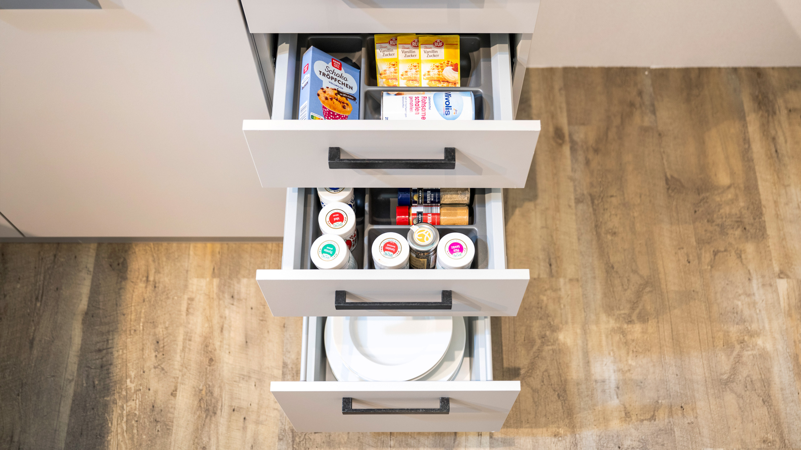 Stauraumreiche Küche "Clean" von Express