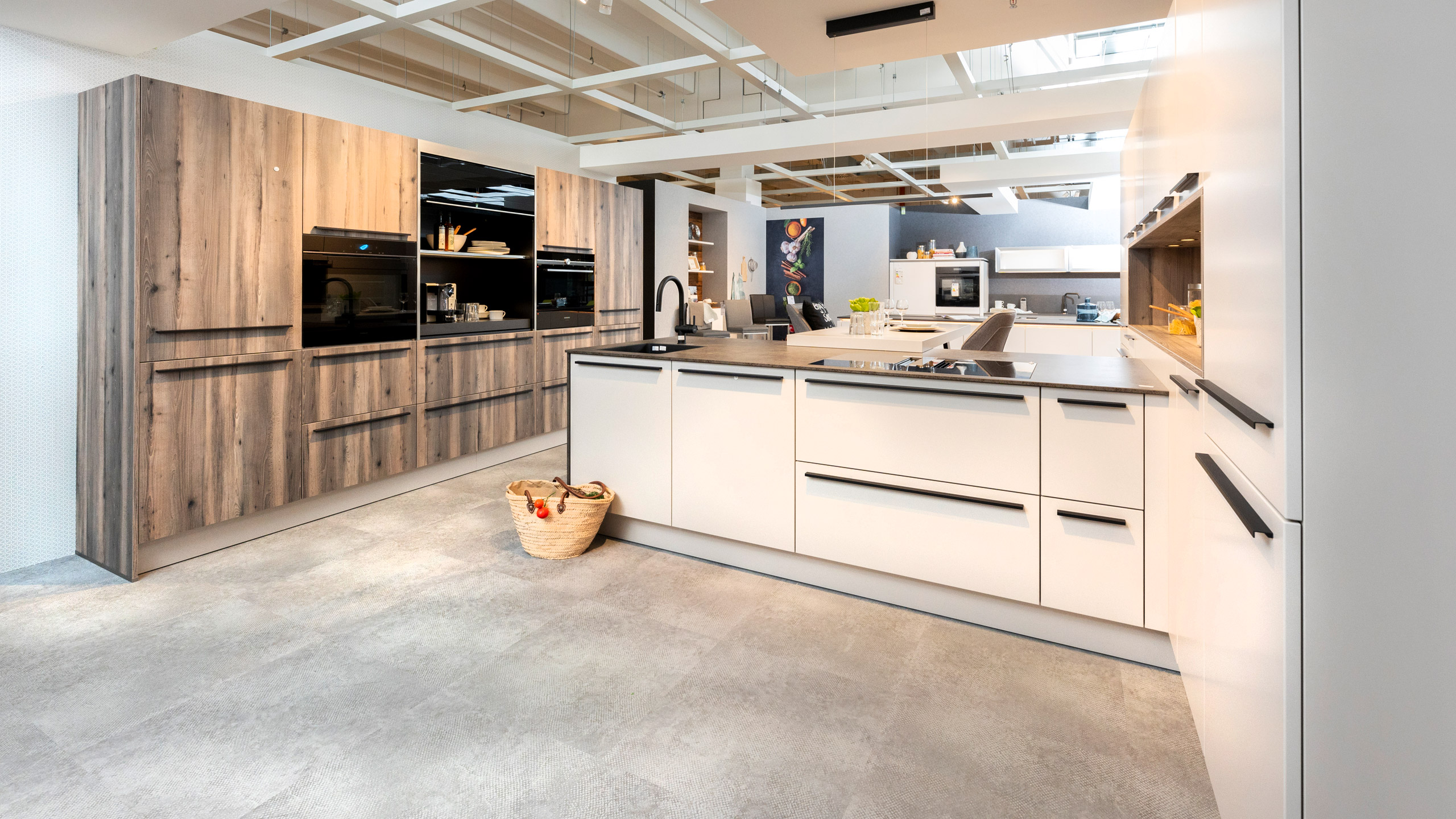 Großräumige, edle T-Küche "Siena" von Wert Küche