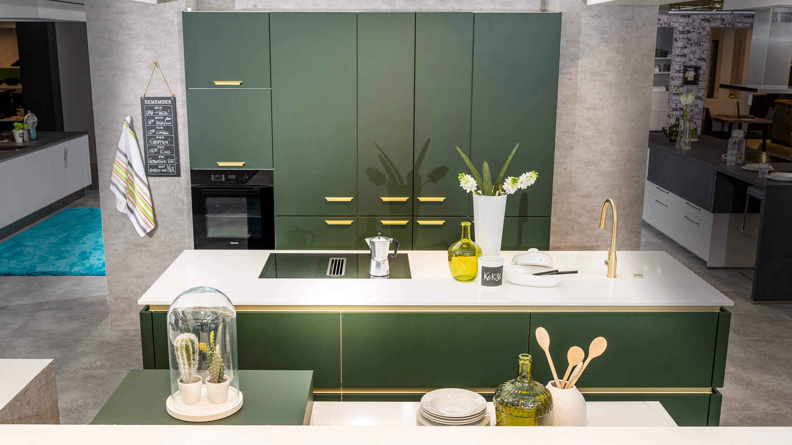 Grifflose Eyecatcherküche mit Insel "Siena" von Wert Küche