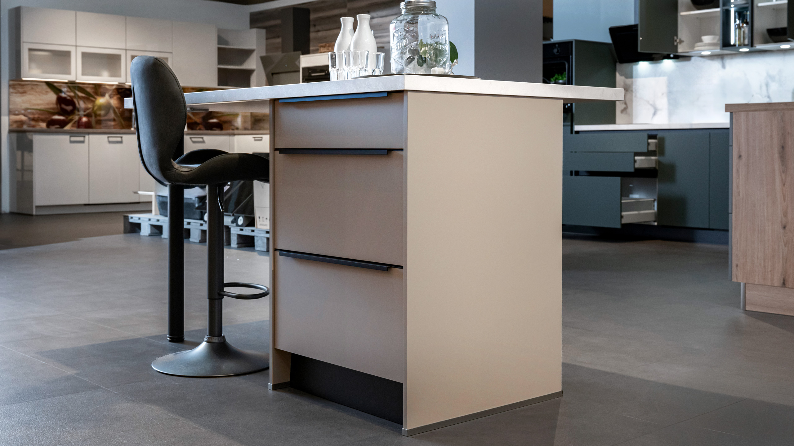 Stylische Singleküche mit Insel Modell Clean von Express