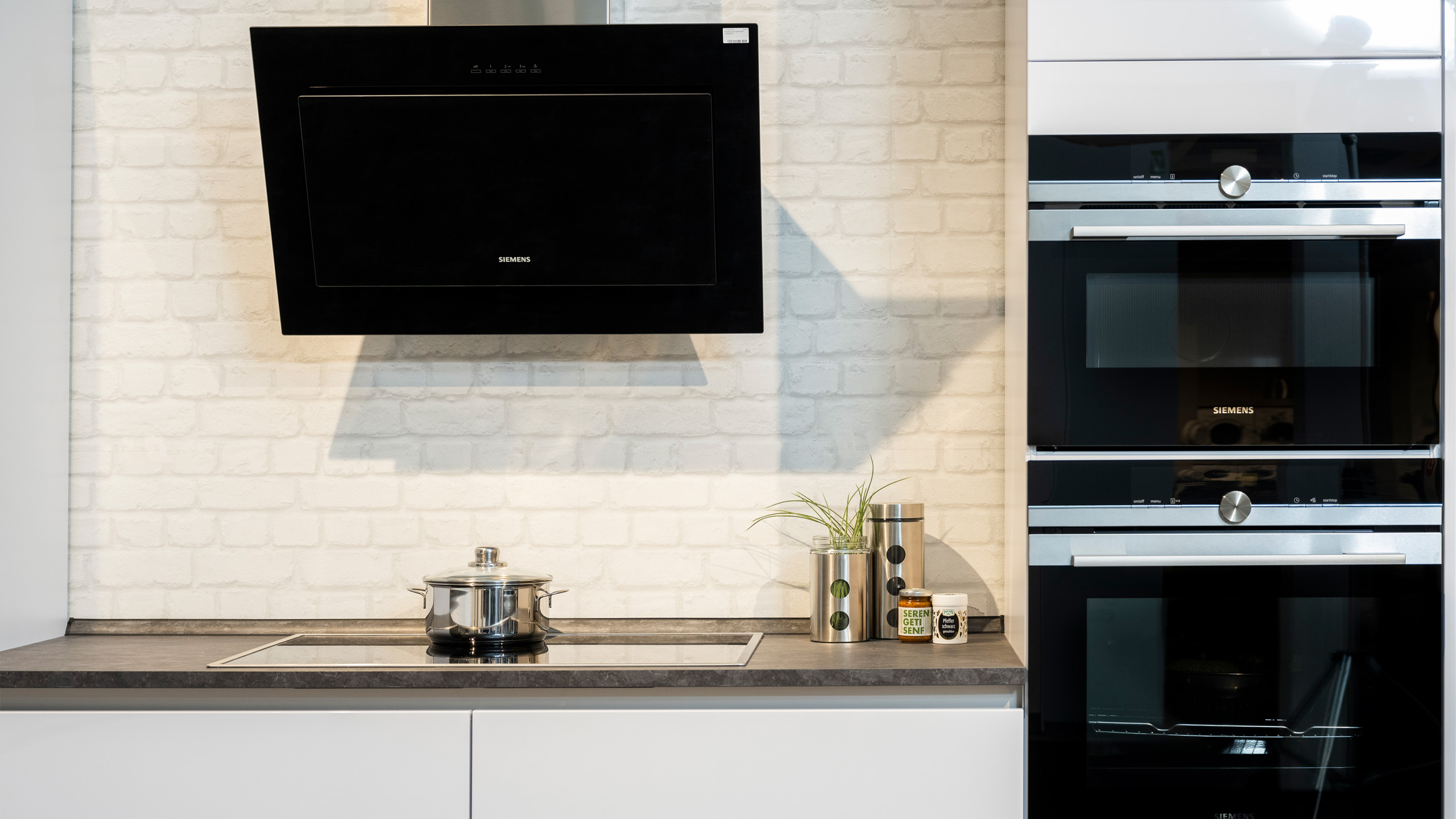 Großflächige, moderne L-Küche "Nova" von Interliving