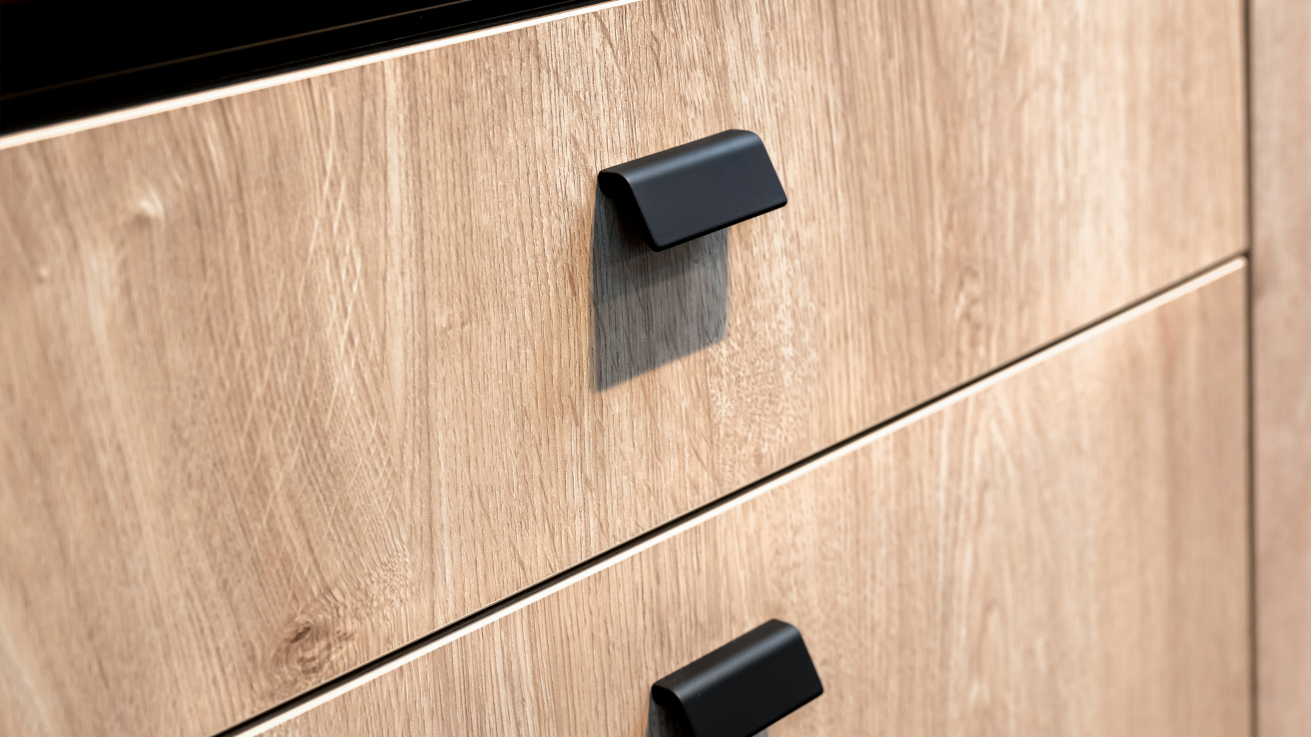 Grifflose Designküche "Easytouch" mit Insel von Culineo 