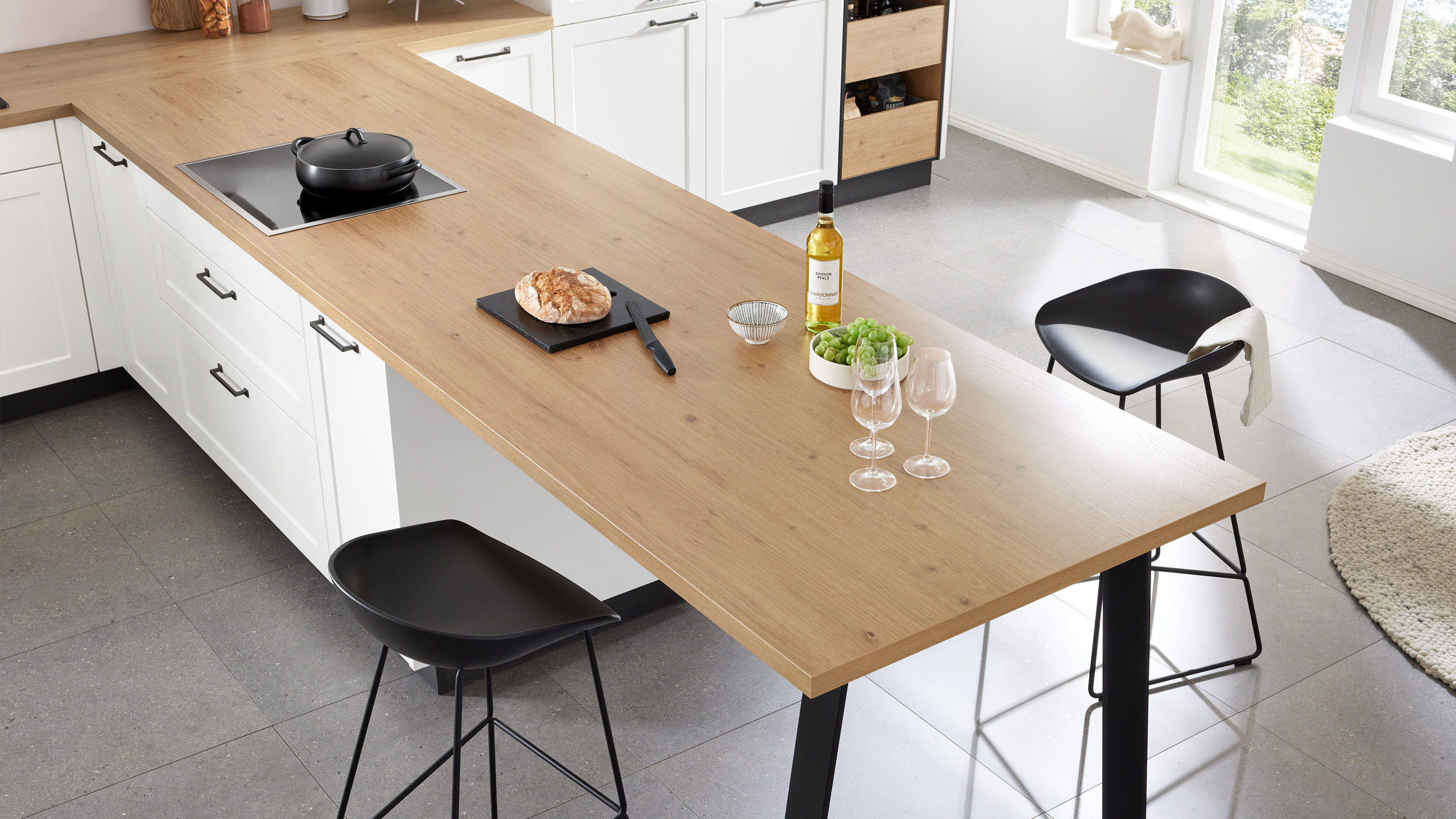 Landhausküche "Vivien" in T-Form von Wert Küche