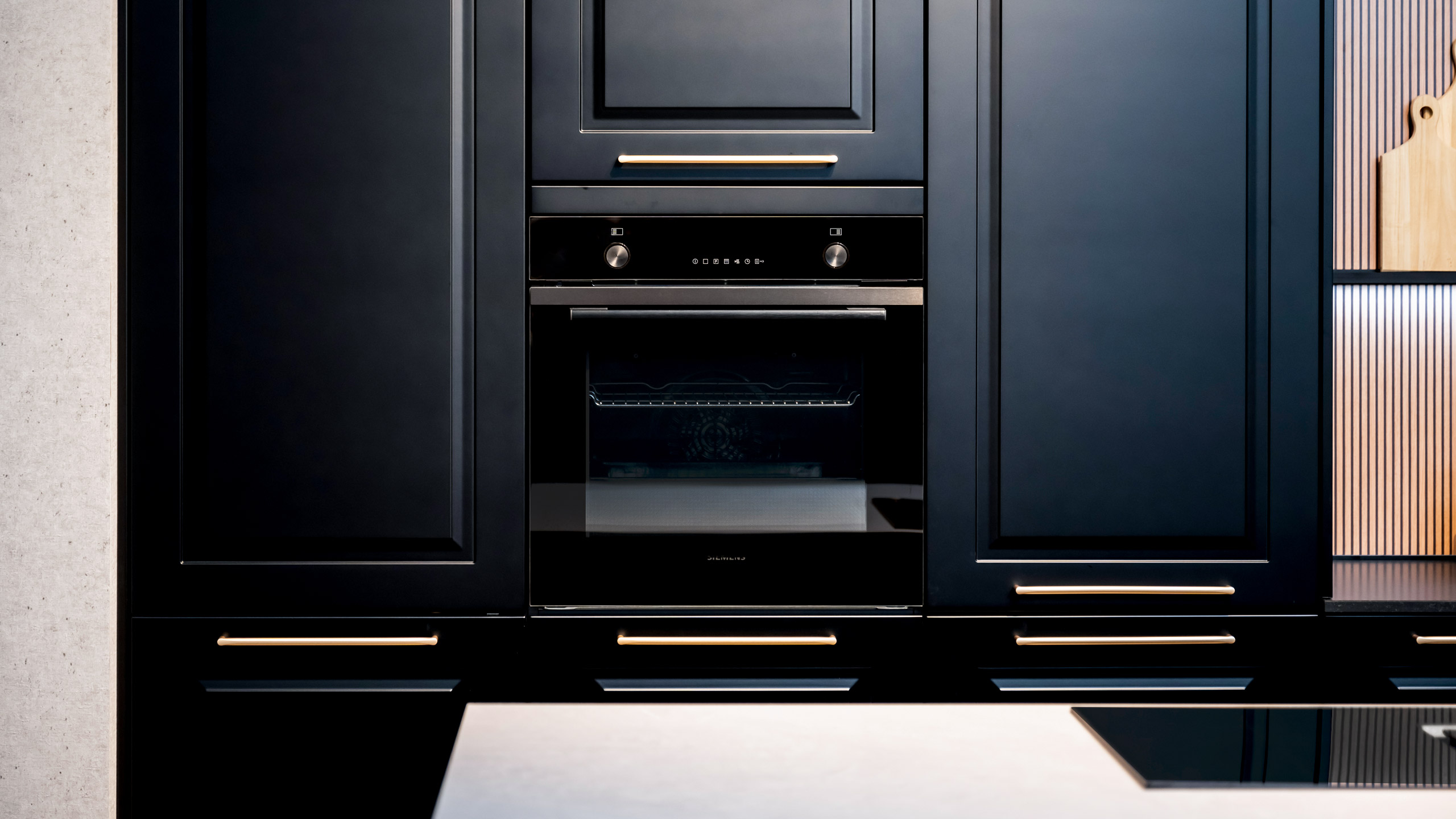 Moderne Inselküche im Stilmix "Sylt und StoneArt" von Culineo