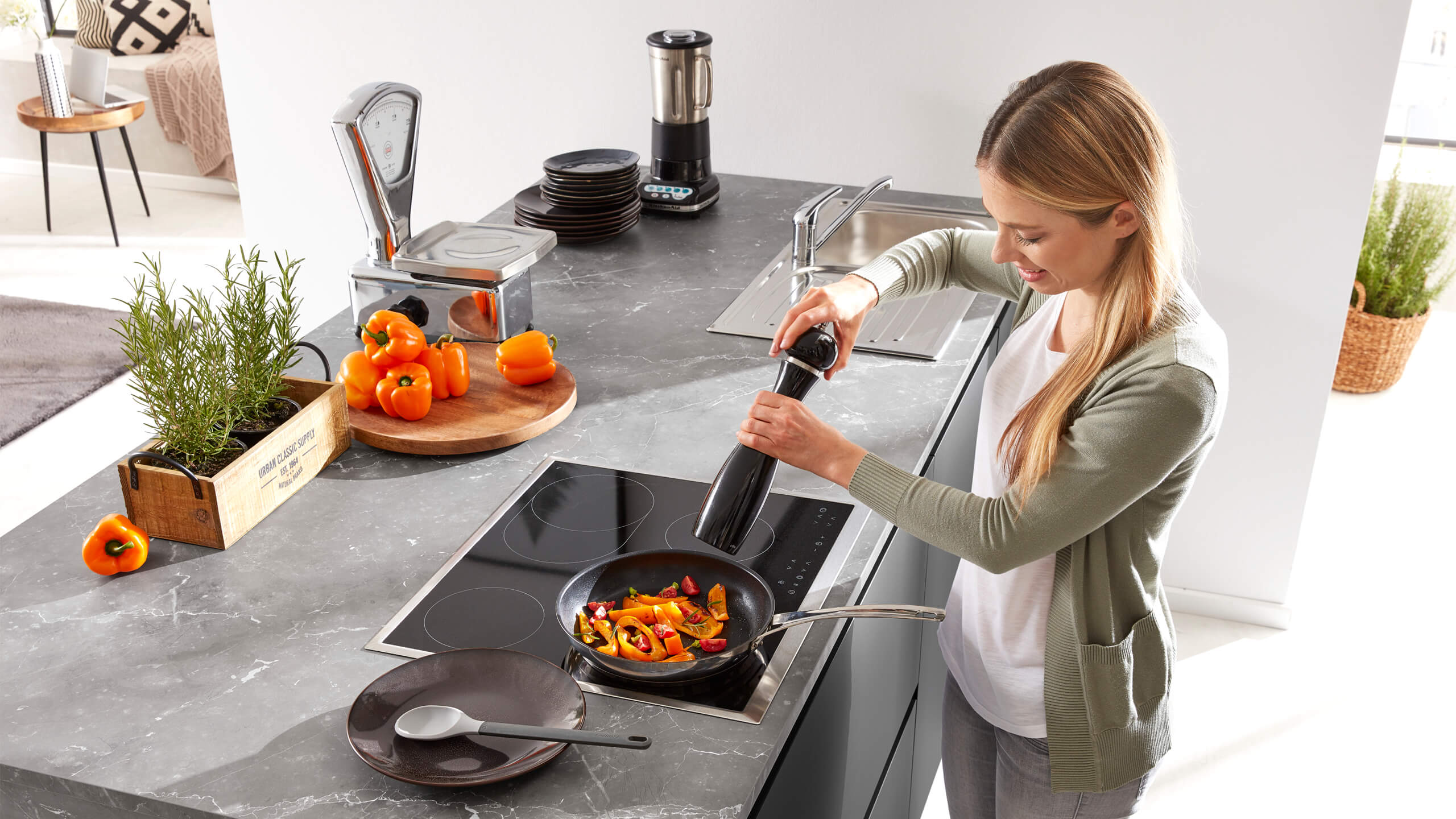 Grifflose Trendküche "Serie 3035" mit Insel von Interliving