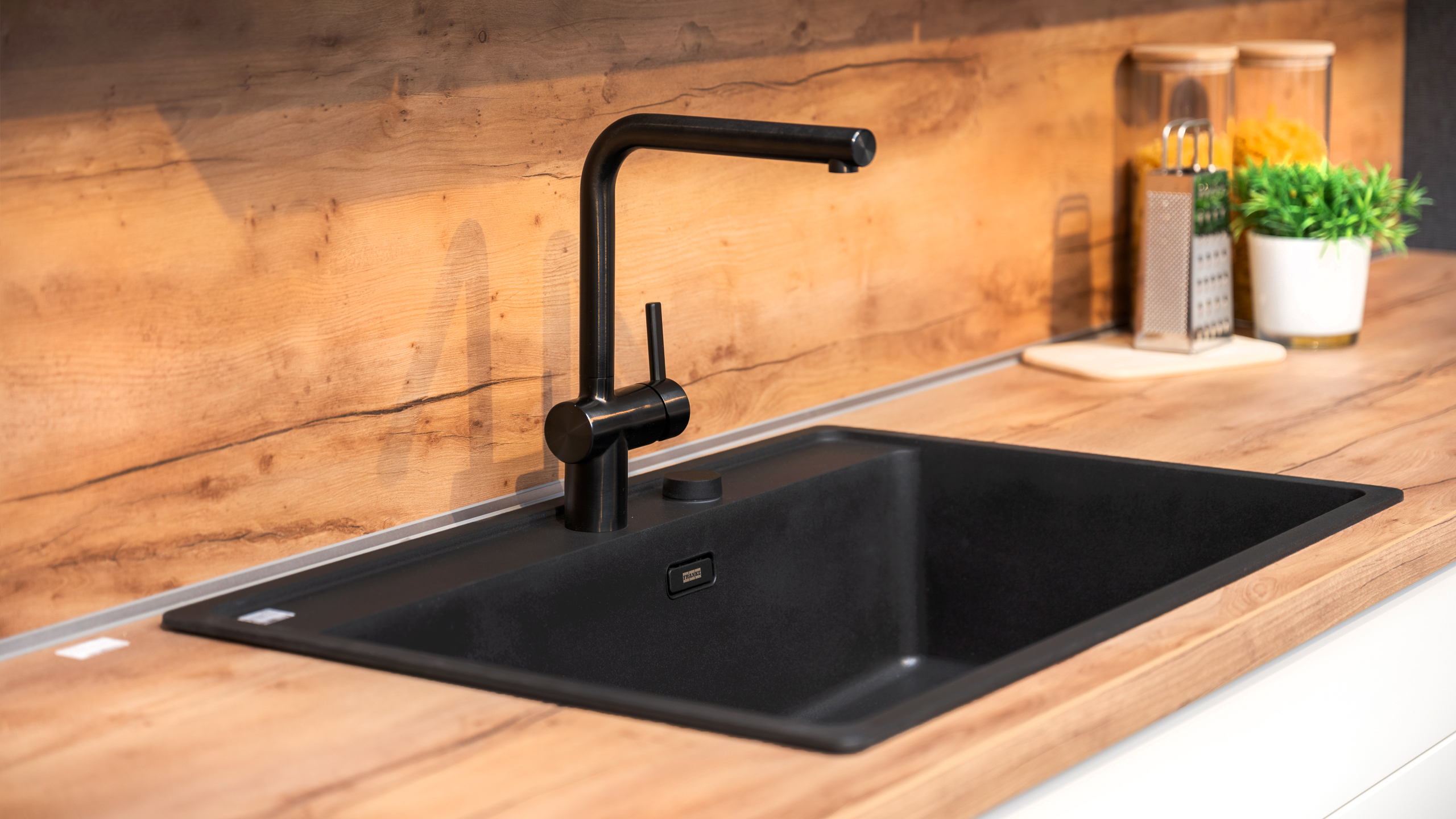 Moderne, geräumige Landhausküche Modell Nordic von Nobilia