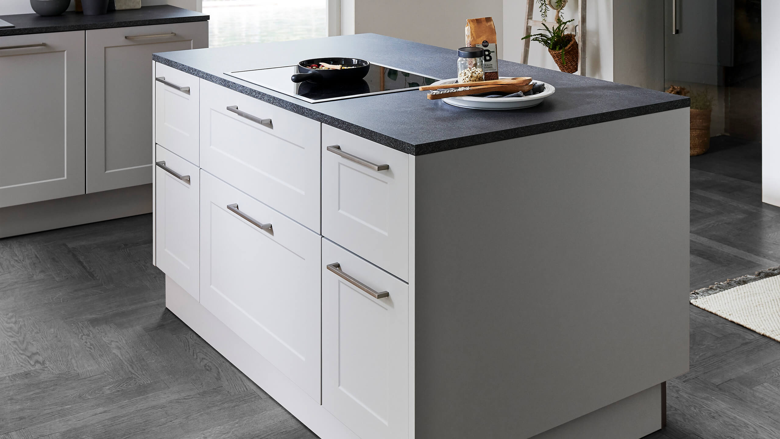 Moderne Landhausküche "Frame Lack" mit Insel von Nolte