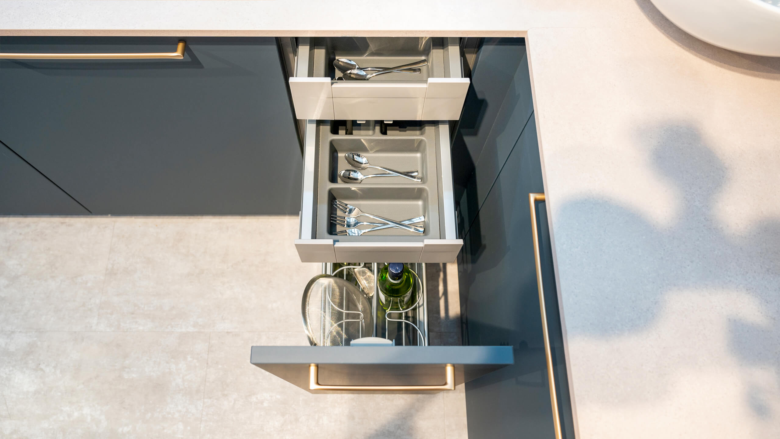 Trendige L-Küche Modell "Easytouch" von Nobilia