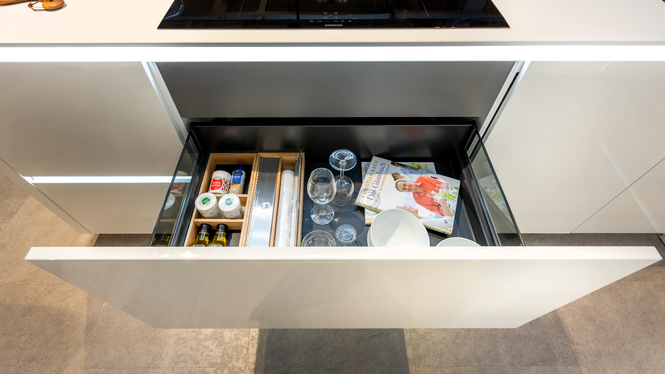 Helle Design Küche mit Insel "IL 3610" von Interliving