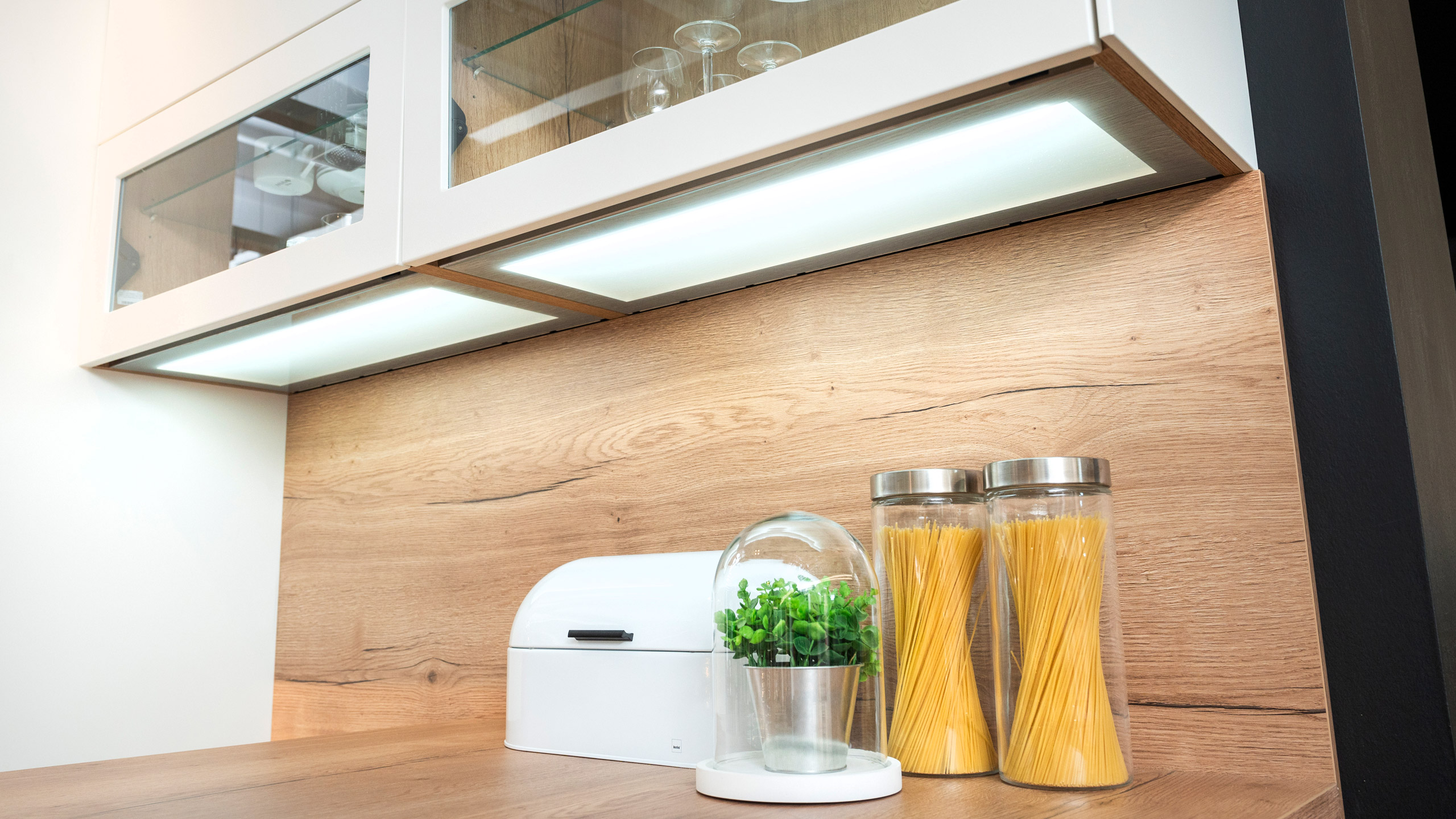 Helle Familienküche "Fashion" in U-Form von Nobilia