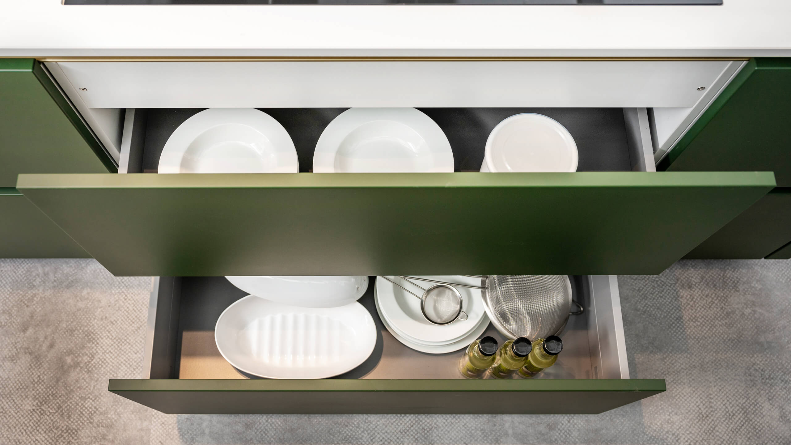 Grifflose Eyecatcherküche mit Insel "Siena" von Wert Küche