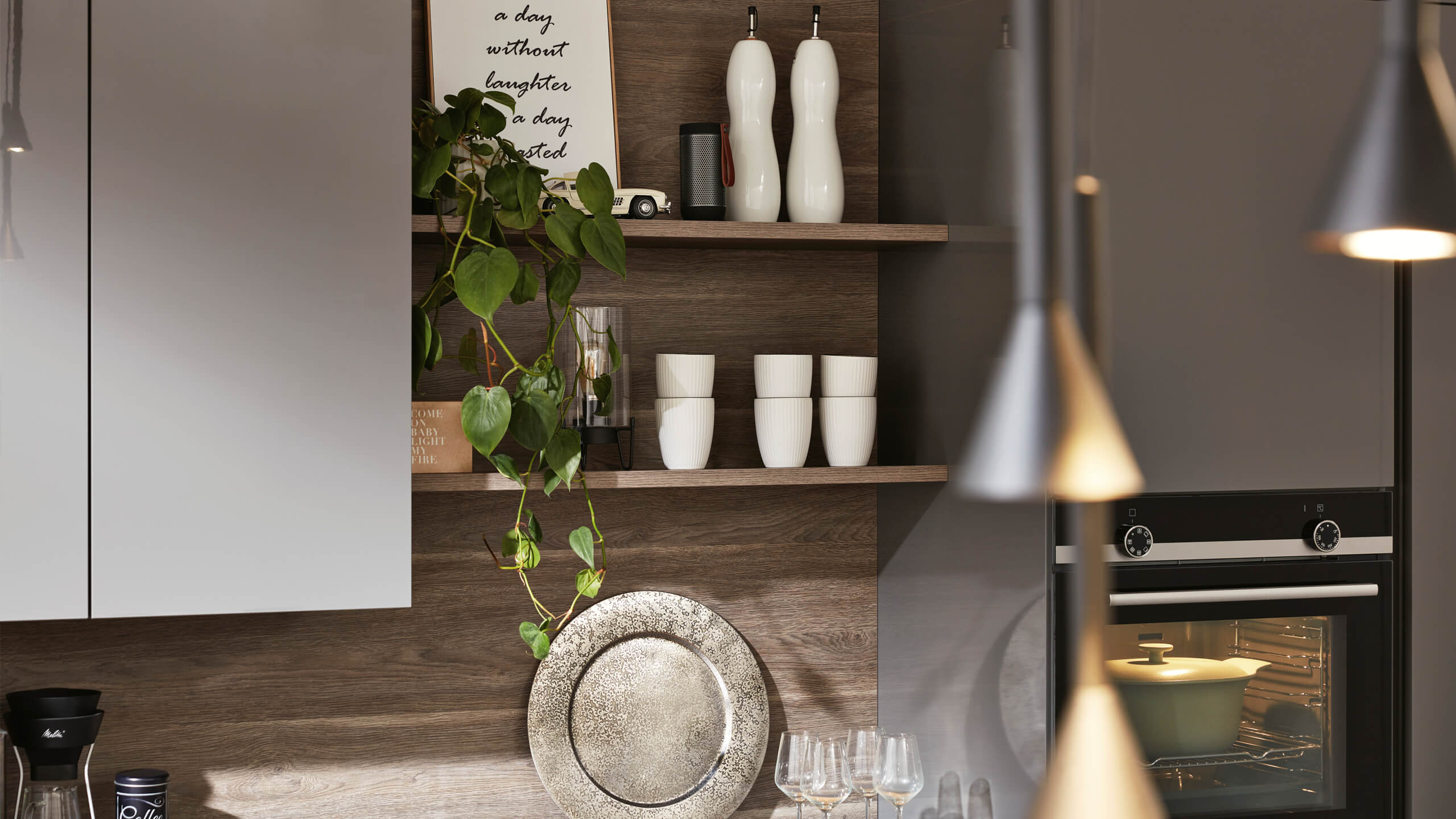 Grifflose Designküche "Serie 3042" mit Insel von Interliving