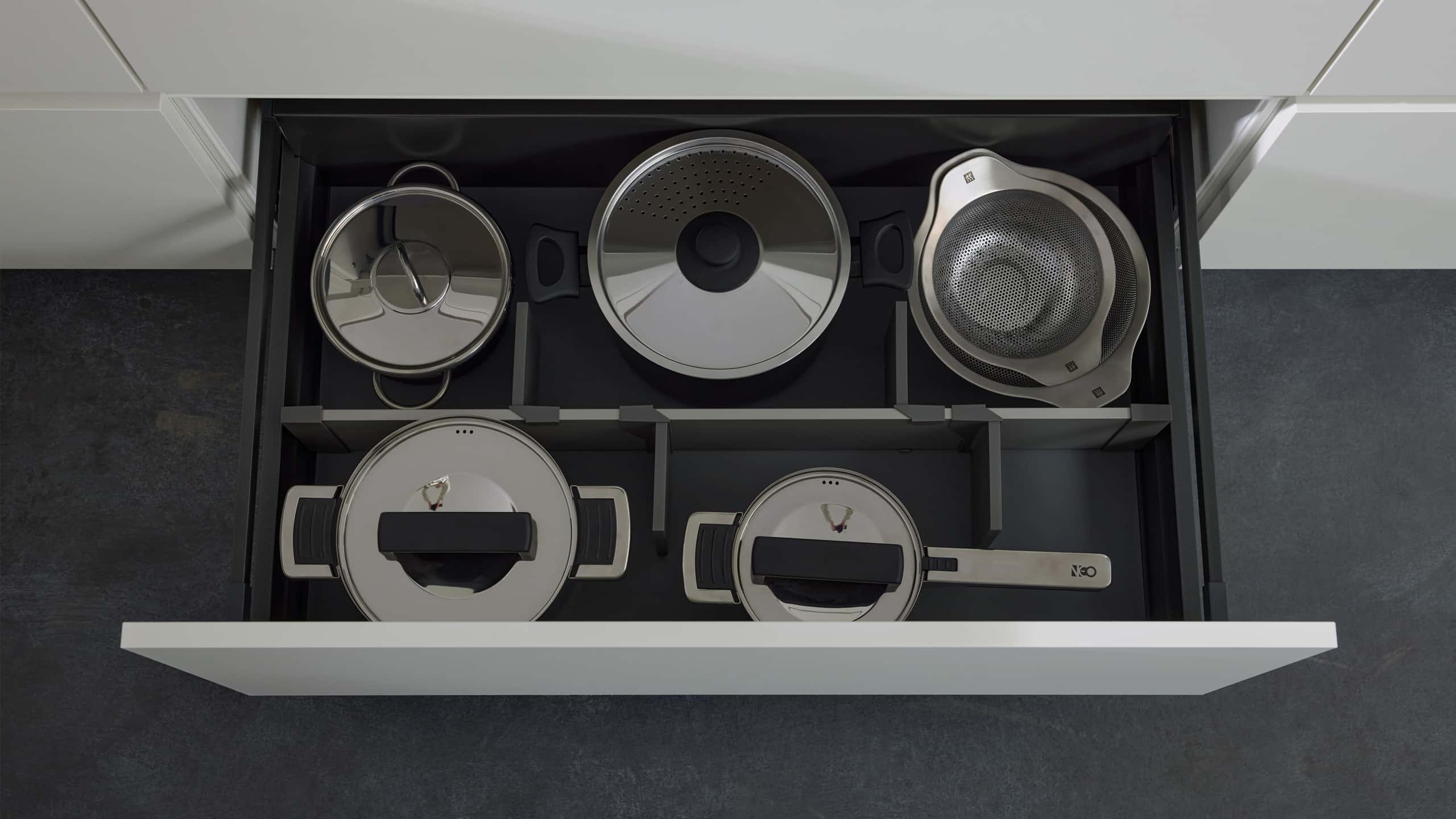 moderne, grifflose L-Küche "Serie 3089" von Interliving