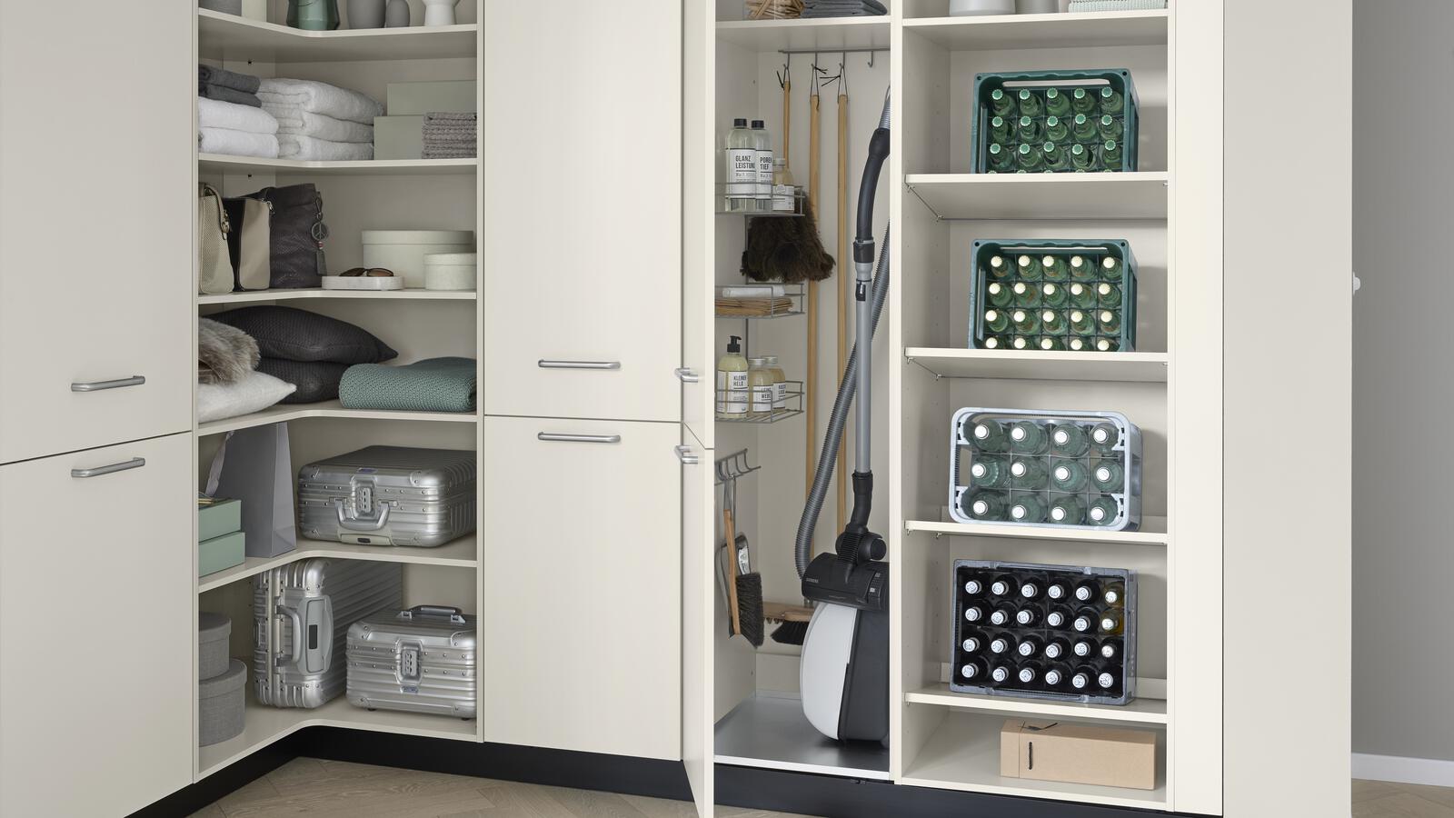 Moderner Hauswirtschaftsraum "Nora" in L-Form von Wert Küche