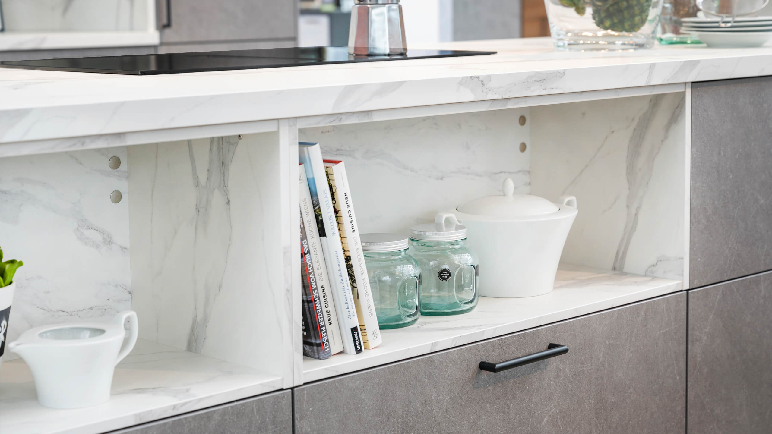 Moderne, helle Inselküche "Stone Art" von Nobilia 