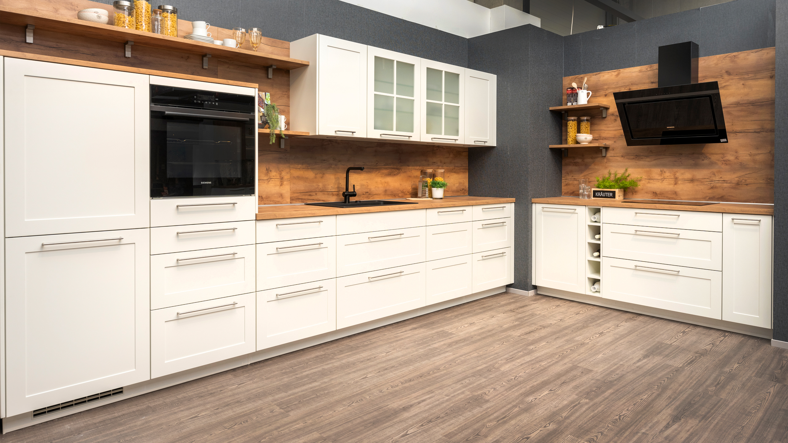 Moderne, geräumige Landhausküche Modell Nordic von Nobilia